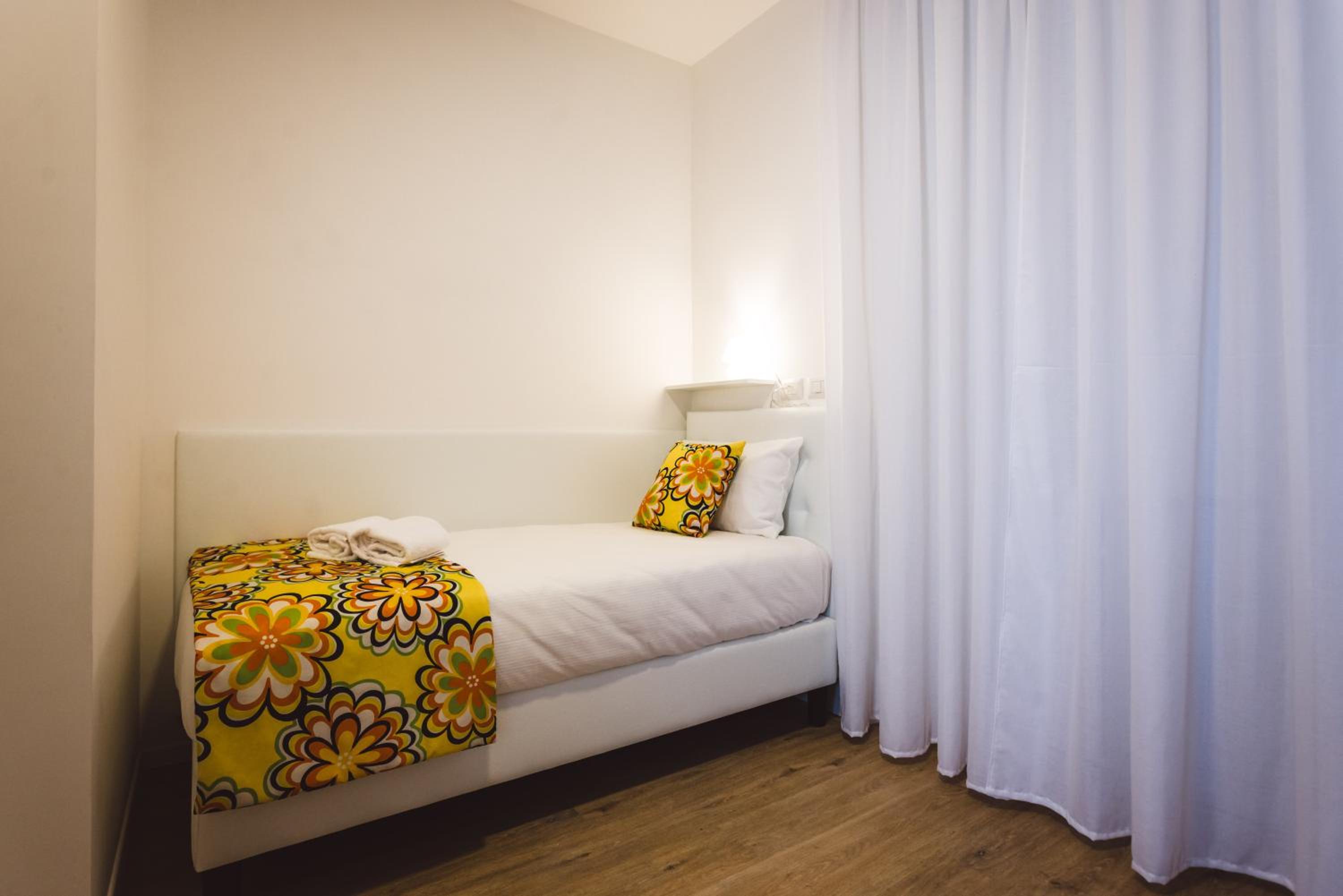 Single Room with Private Bathroom photo 1