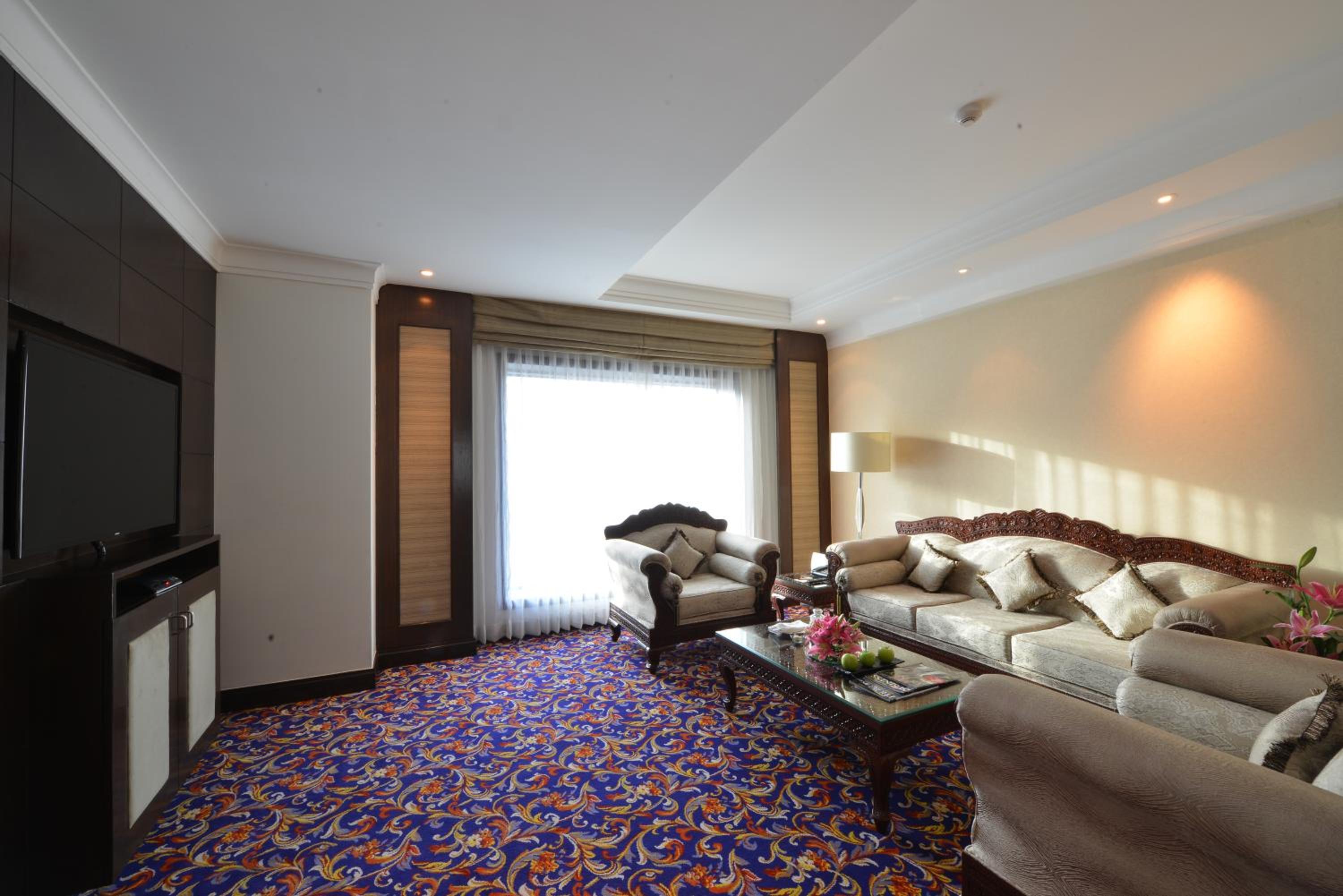 Deluxe King Suite (Non-Smoking)  photo 2