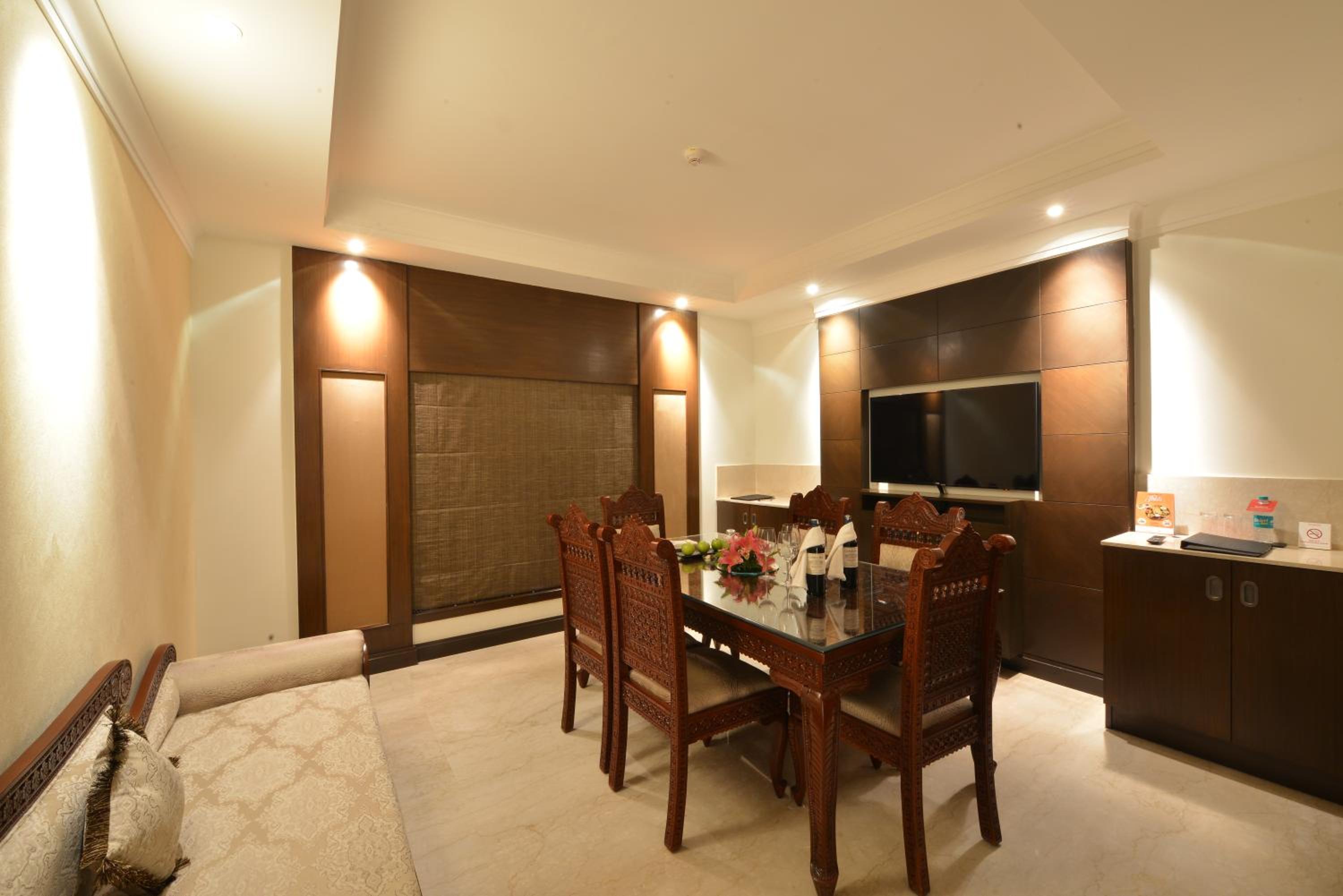 Deluxe King Suite (Non-Smoking)  photo 3