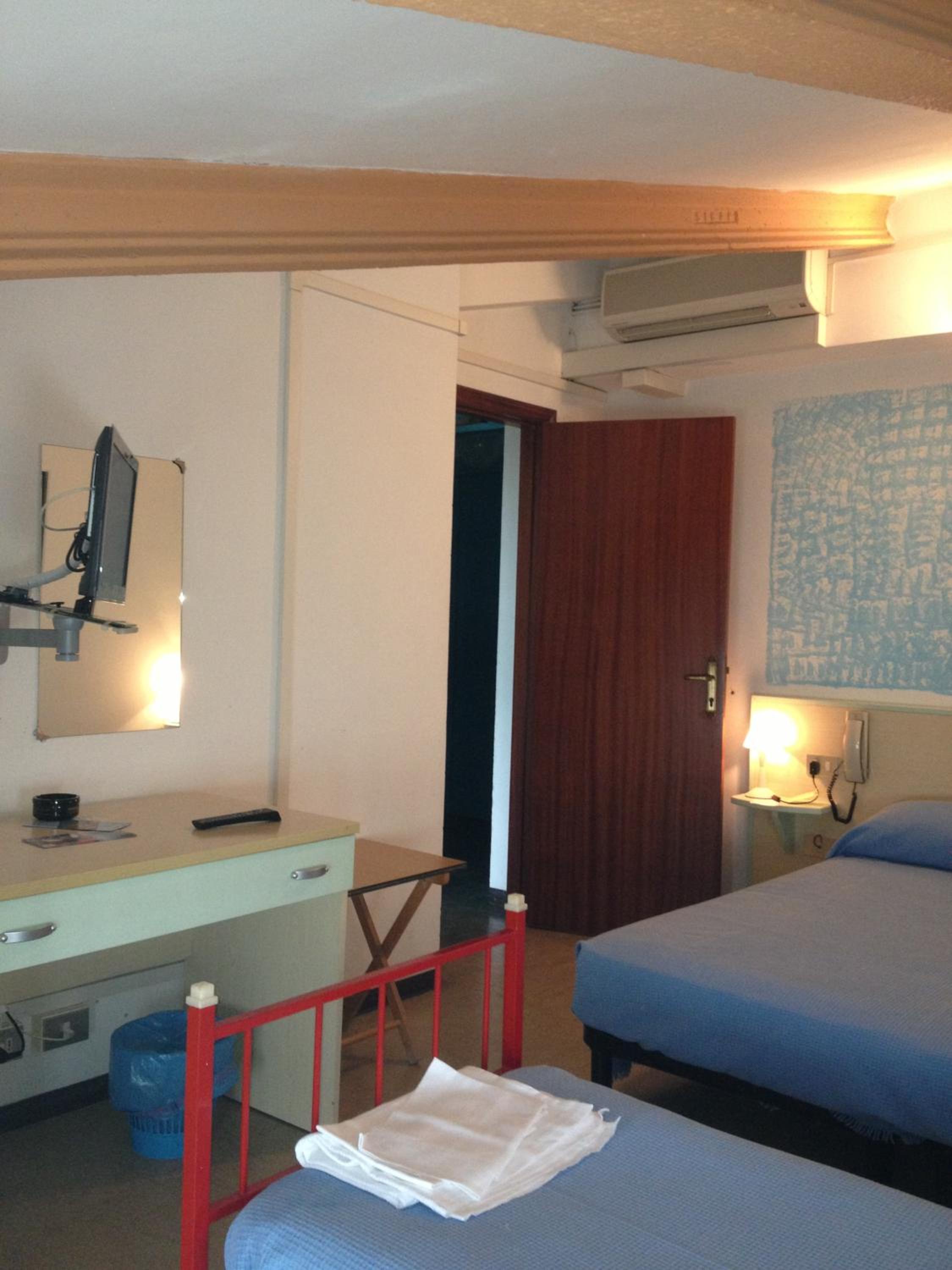 Triple Room - Attic photo 3
