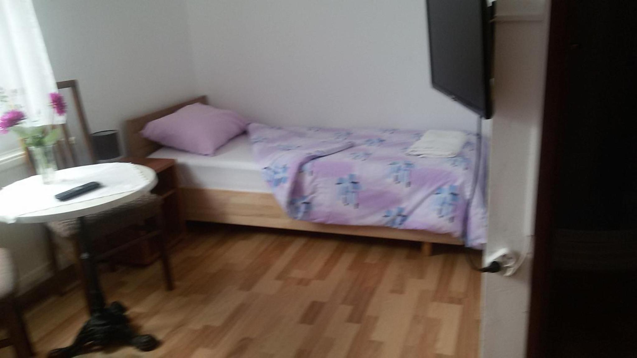 Twin Room with Private Bathroom photo 3