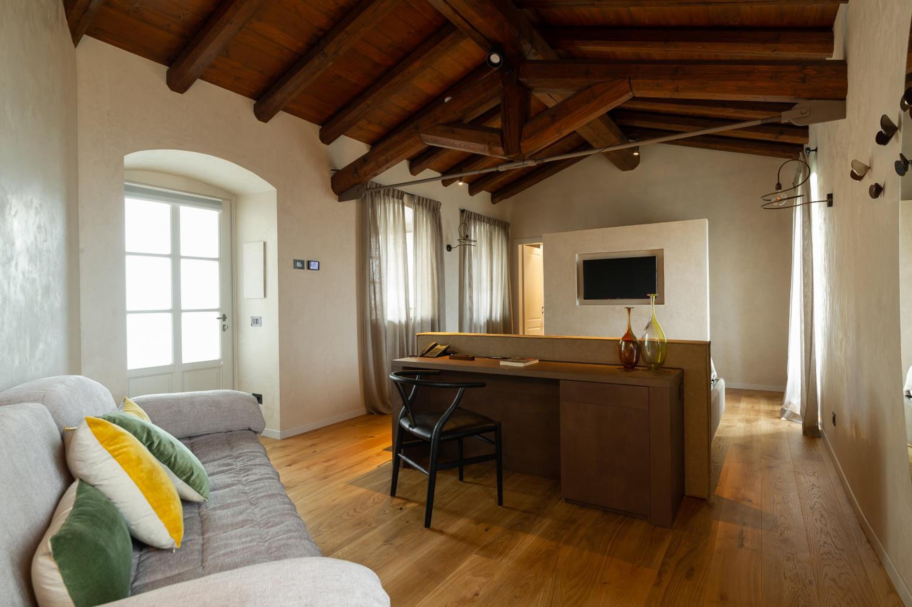 Deluxe Double or Twin Room with City View