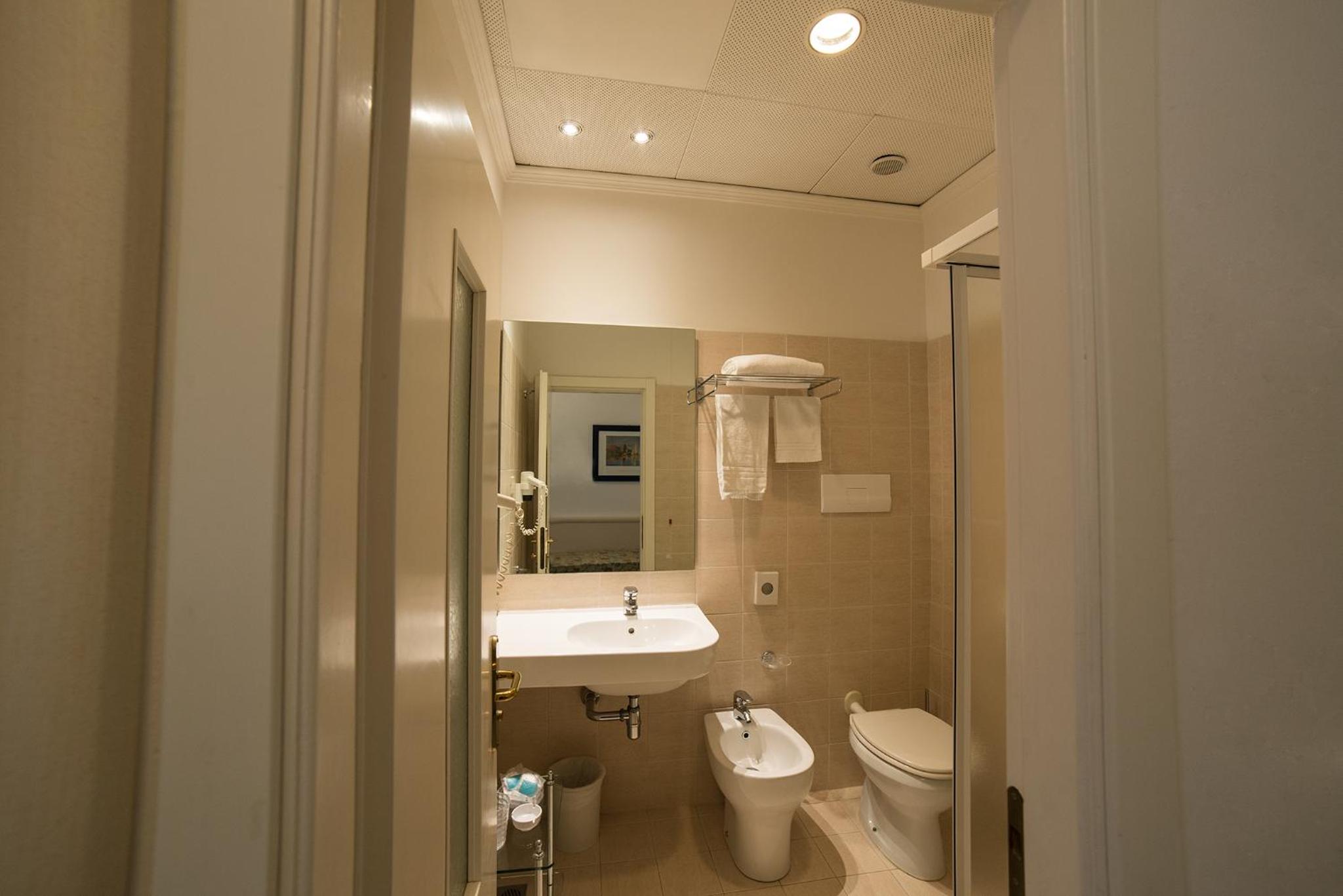 Double or Twin Room with Balcony photo 3