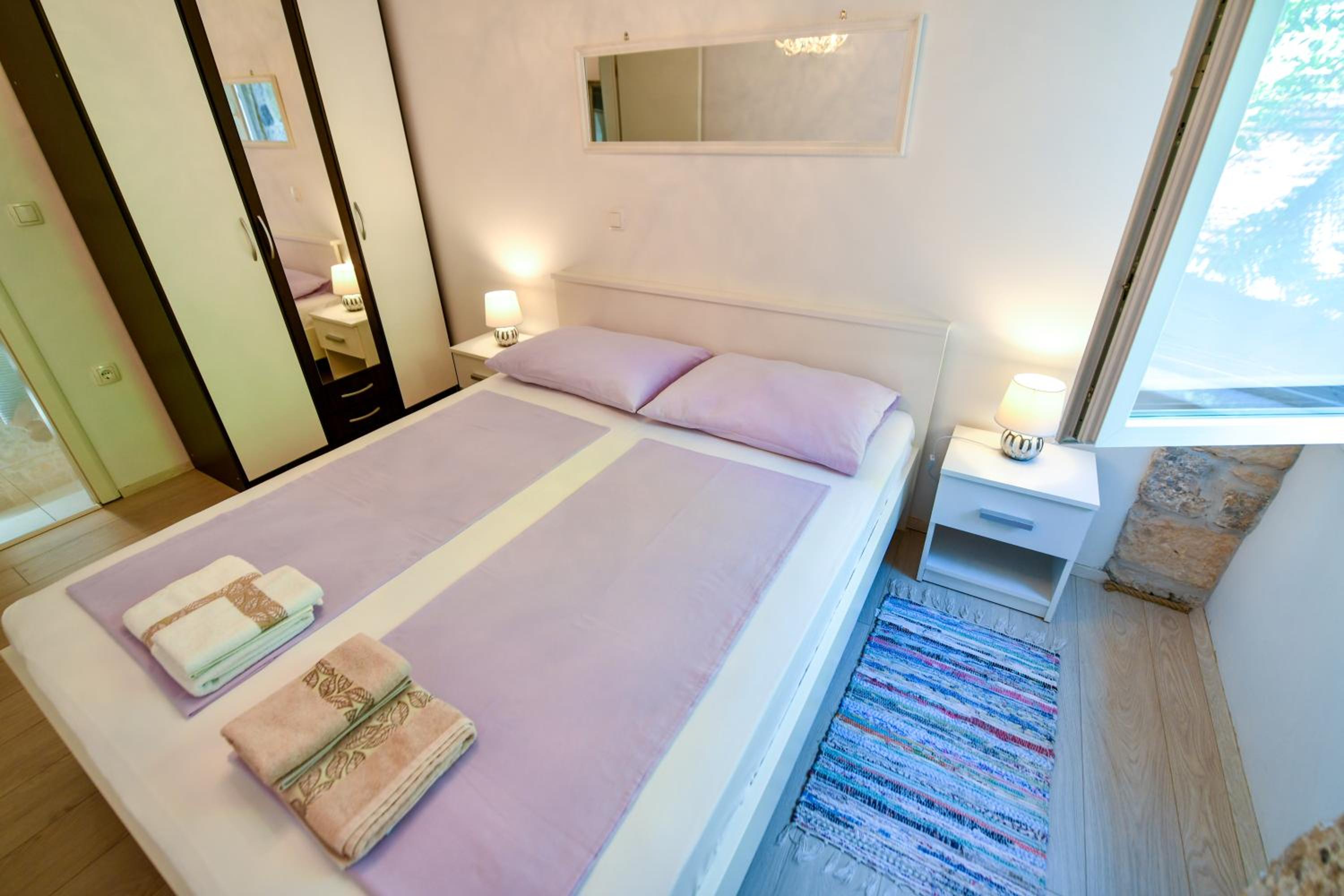 One-Bedroom Apartment - Photo 8