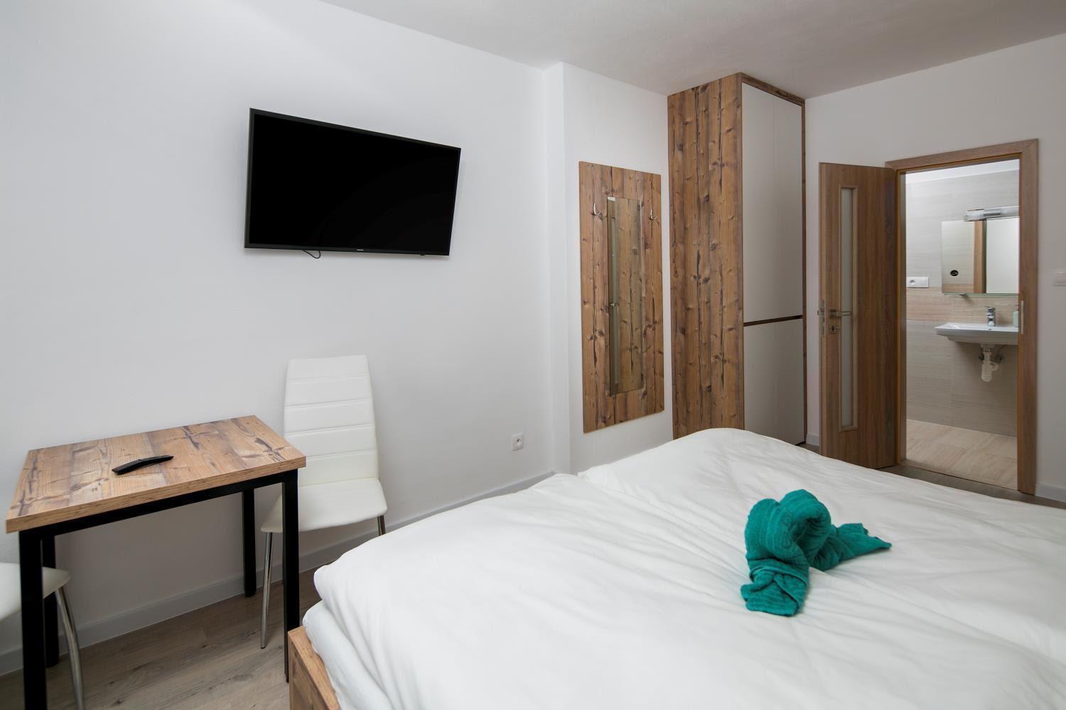 Standard Double Room - Photo 2