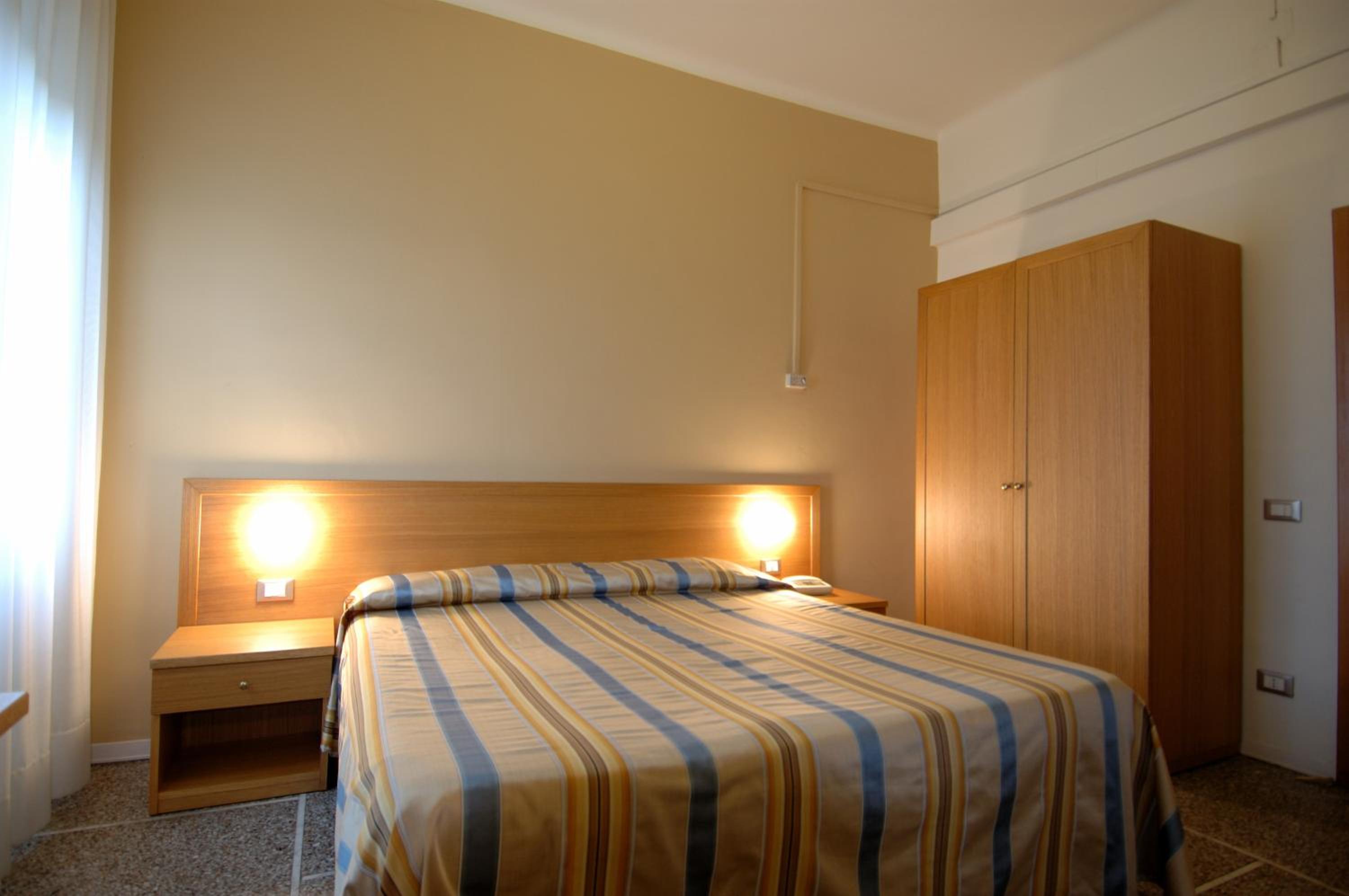 Double or Twin Room with Shared Bathroom photo 3