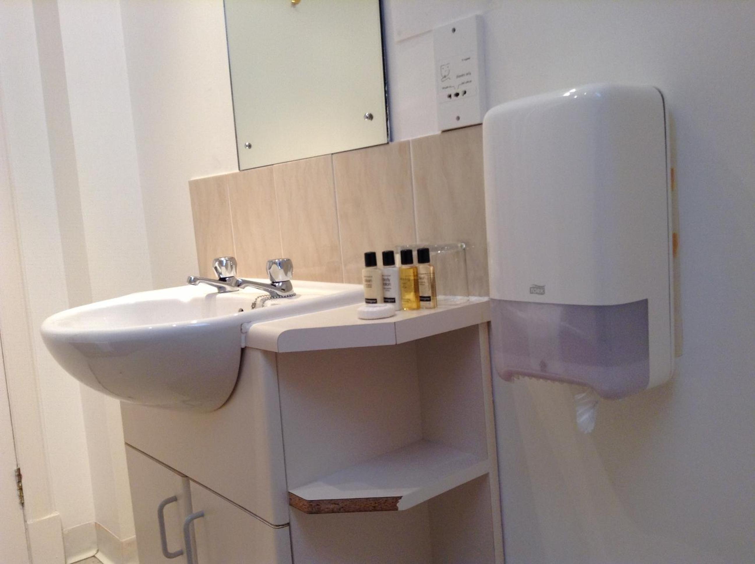 Double Room - Photo 7