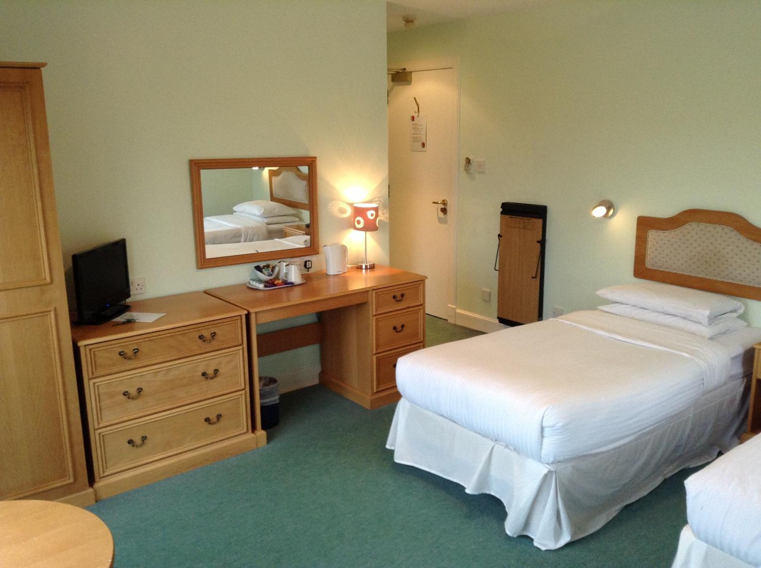 Twin Room - Photo 5