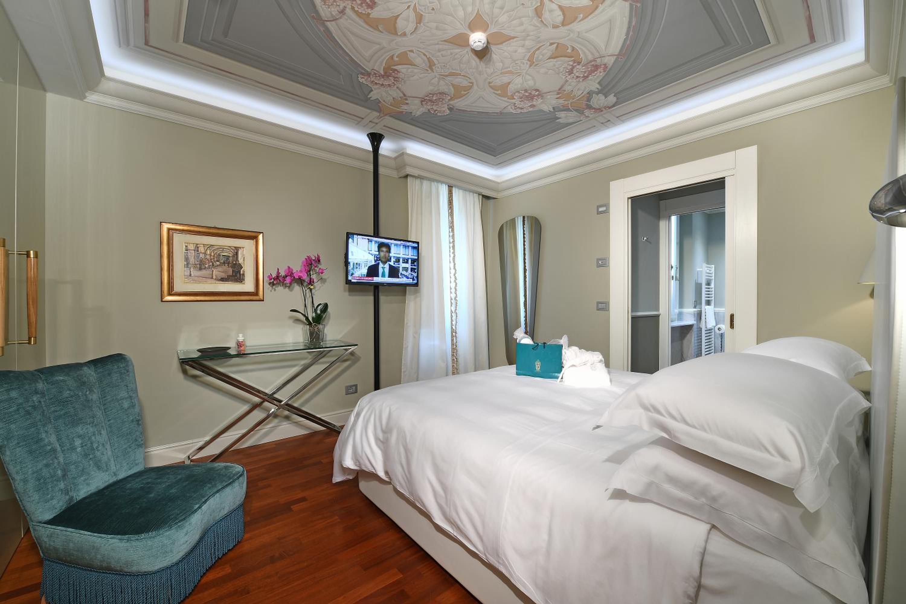 Luxury Double or Twin Room photo 1