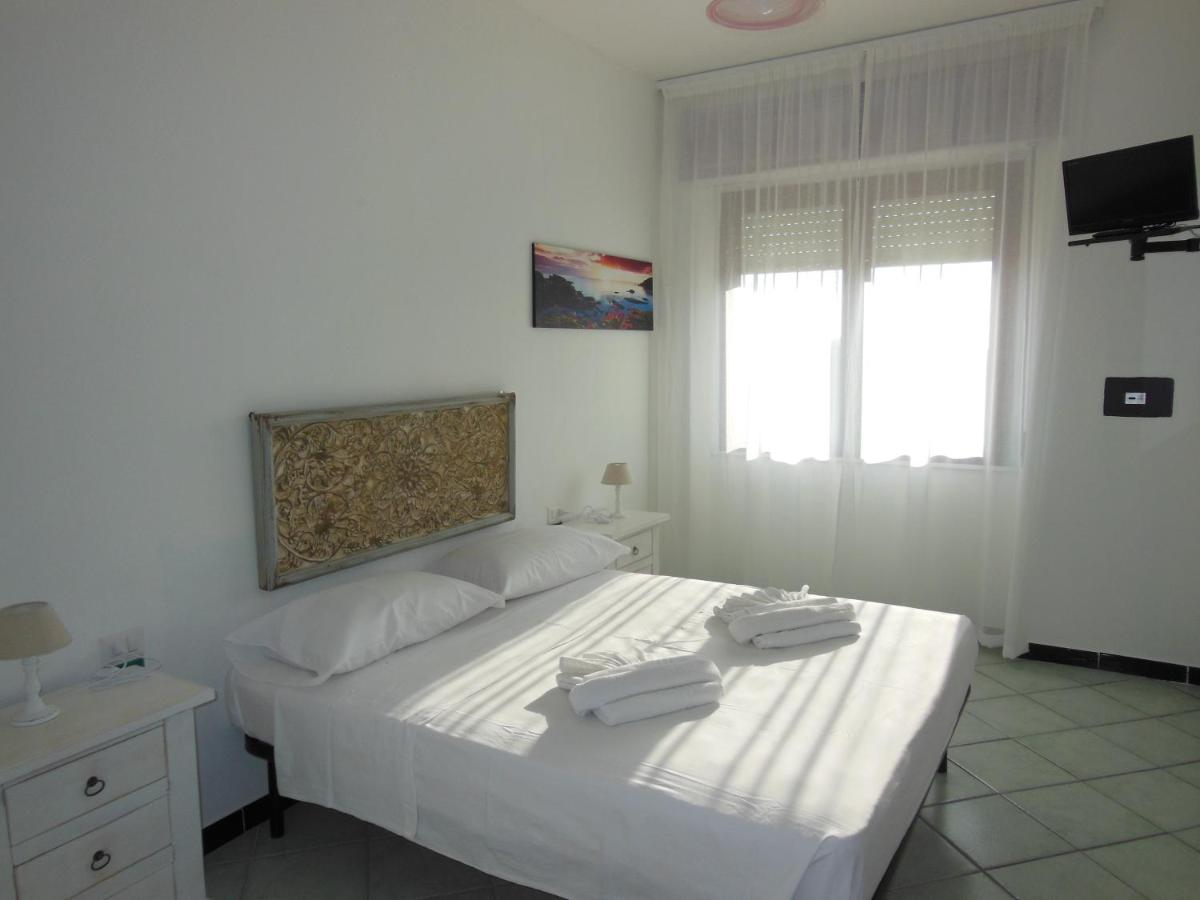 King Room with Sea View - Photo 3