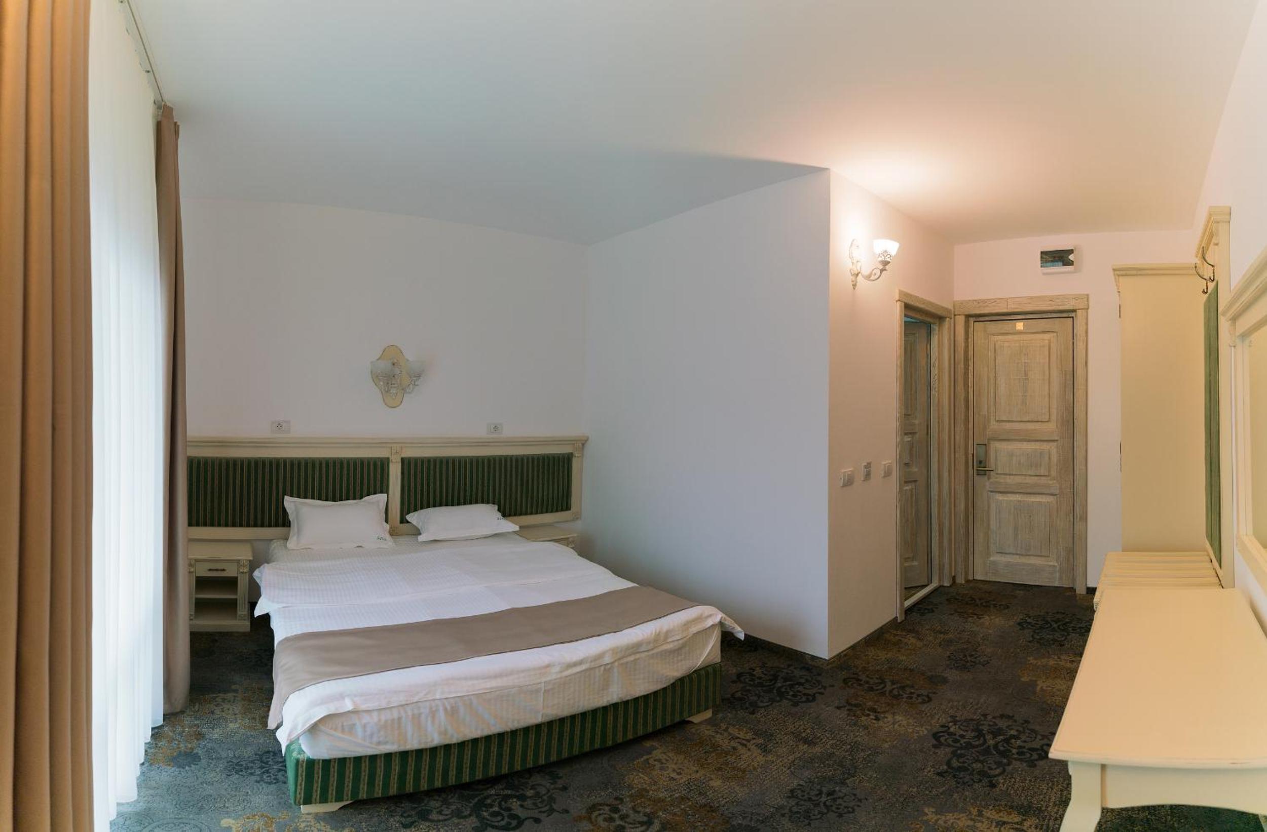 Double Room with Private Bathroom - Photo 1