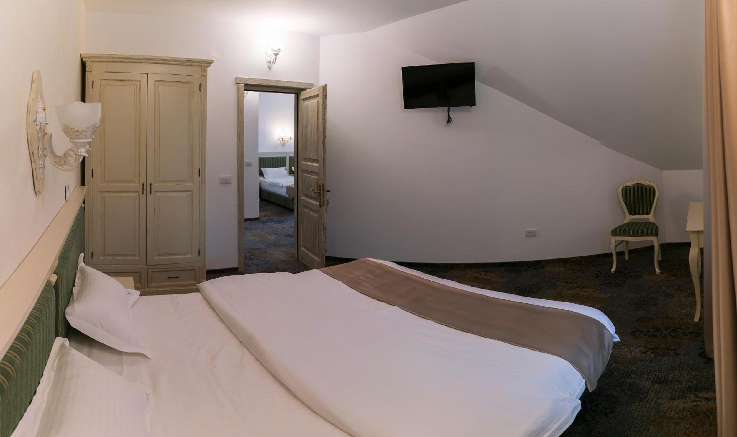 Two-Bedroom Suite - Photo 11