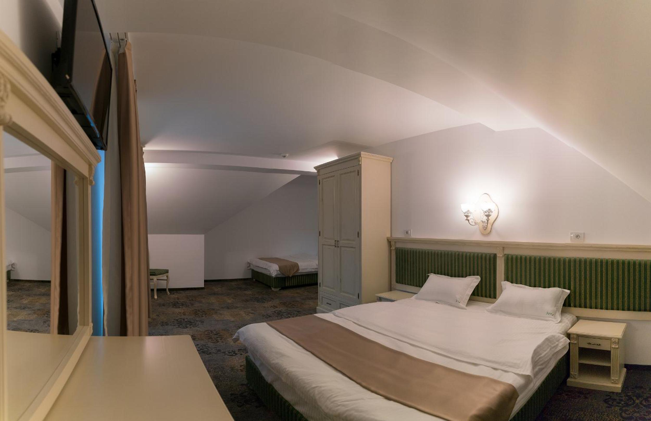 Junior Suite with Balcony - Photo 6