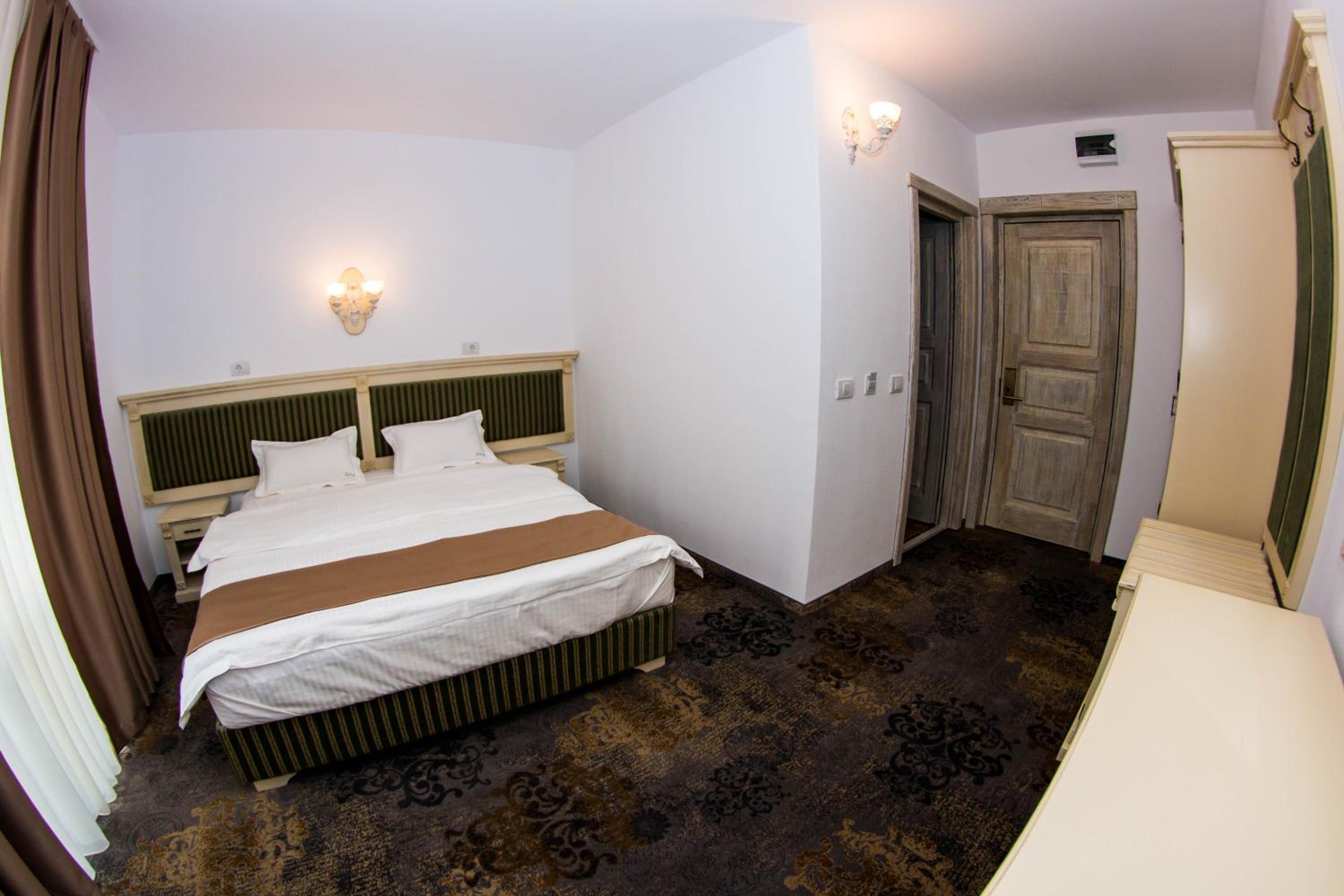 Double Room with Private Bathroom - Photo 4
