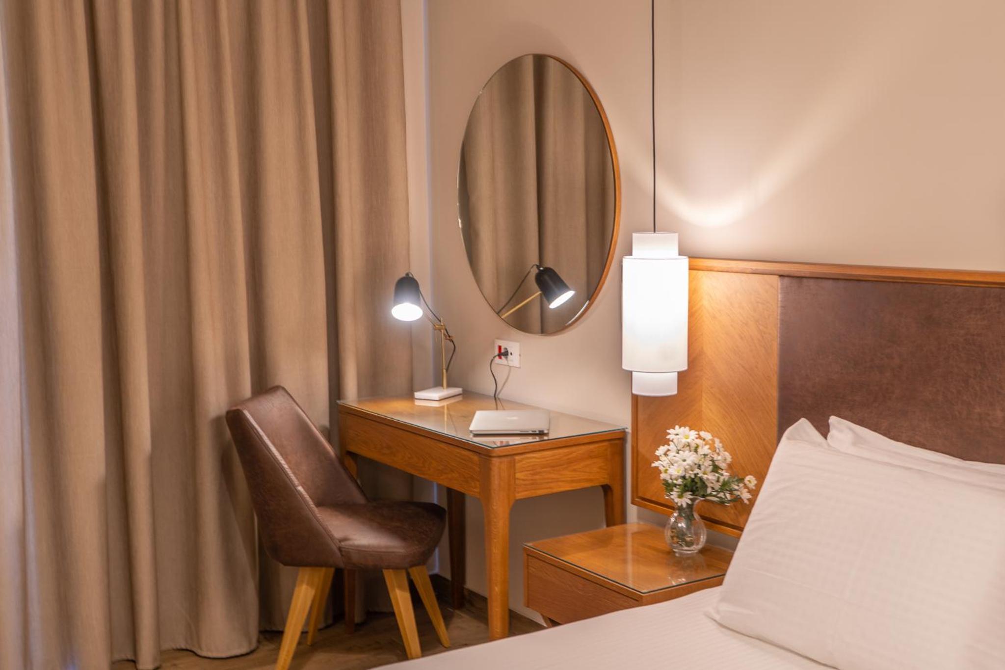 Deluxe Suite with Sea View - Photo 2