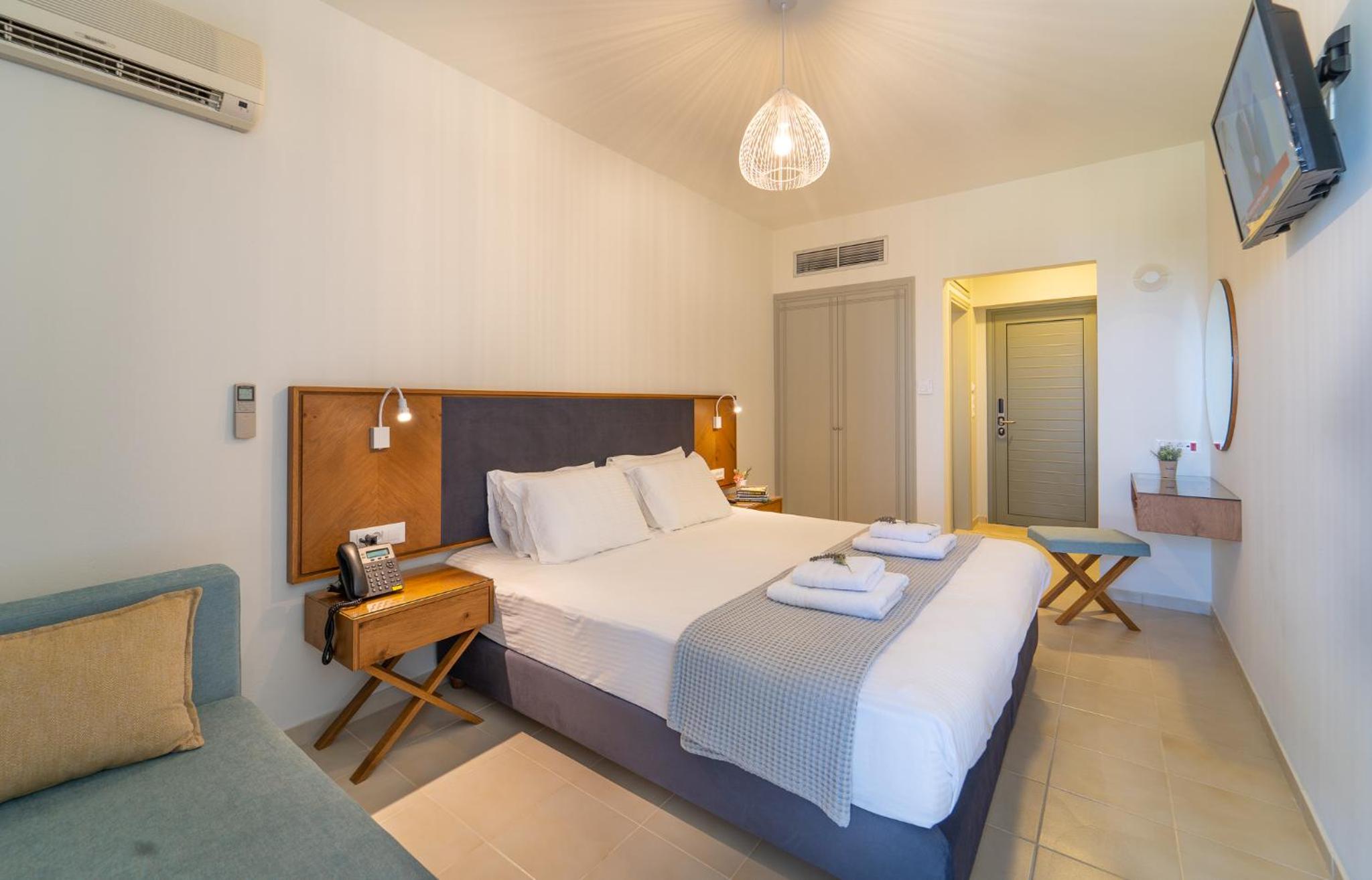 Double or Twin Room with Sea View - Photo 6
