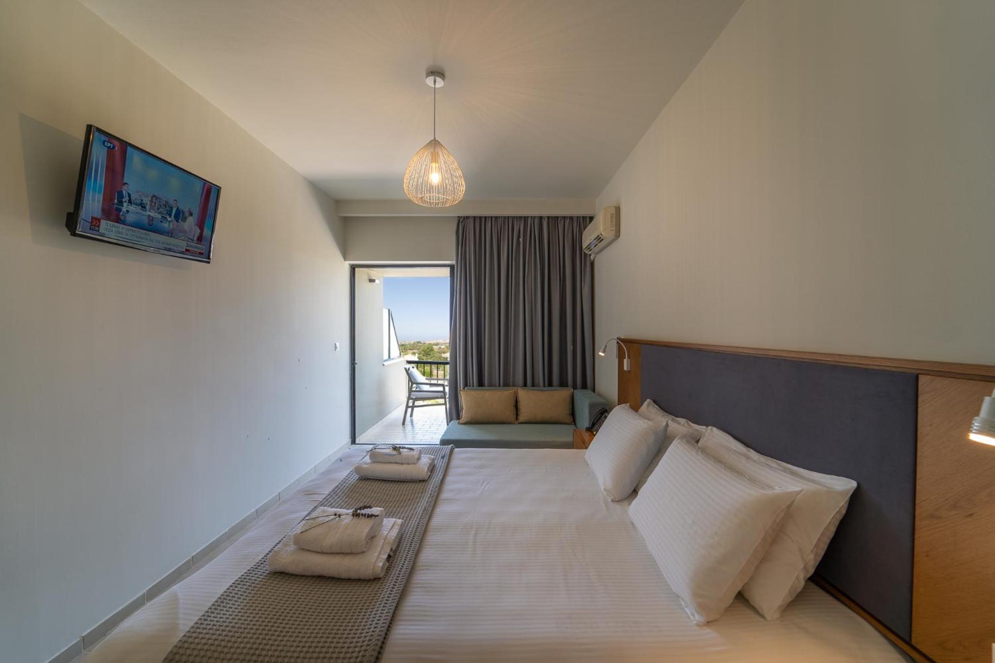 Double or Twin Room with Sea View - Photo 9