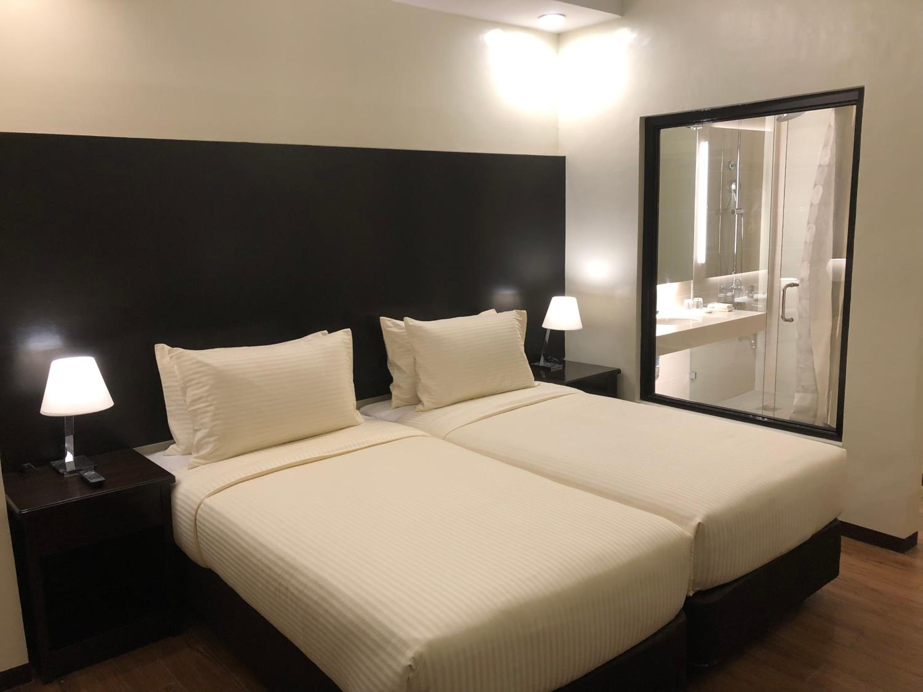 Suite with City View - Photo 4