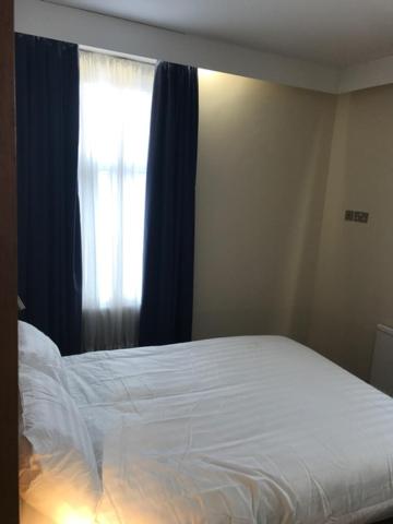Double Room with Private Bathroom - Photo 4