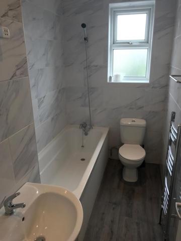 Double Room with Private Bathroom - Photo 24