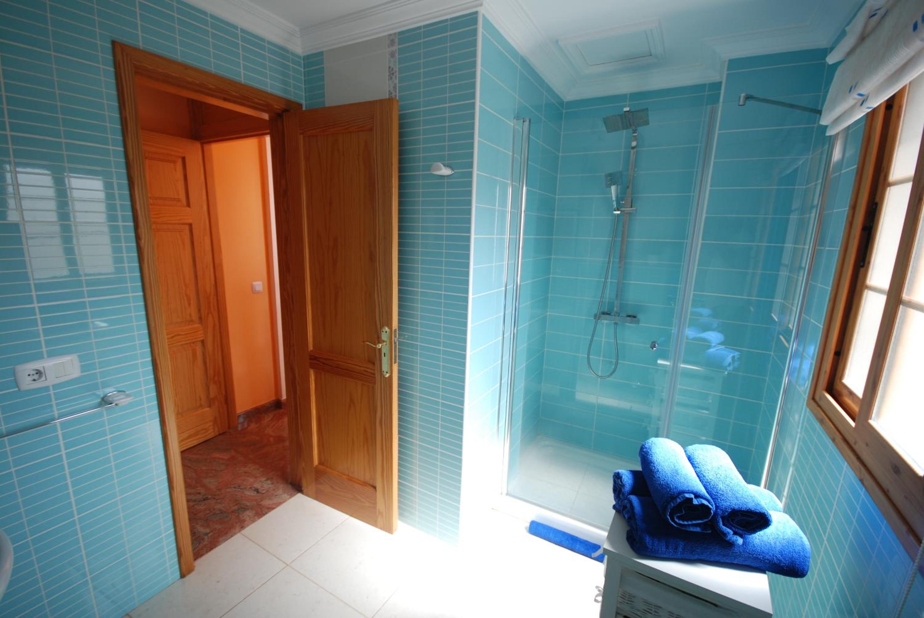 Apartment with Balcony - Photo 16