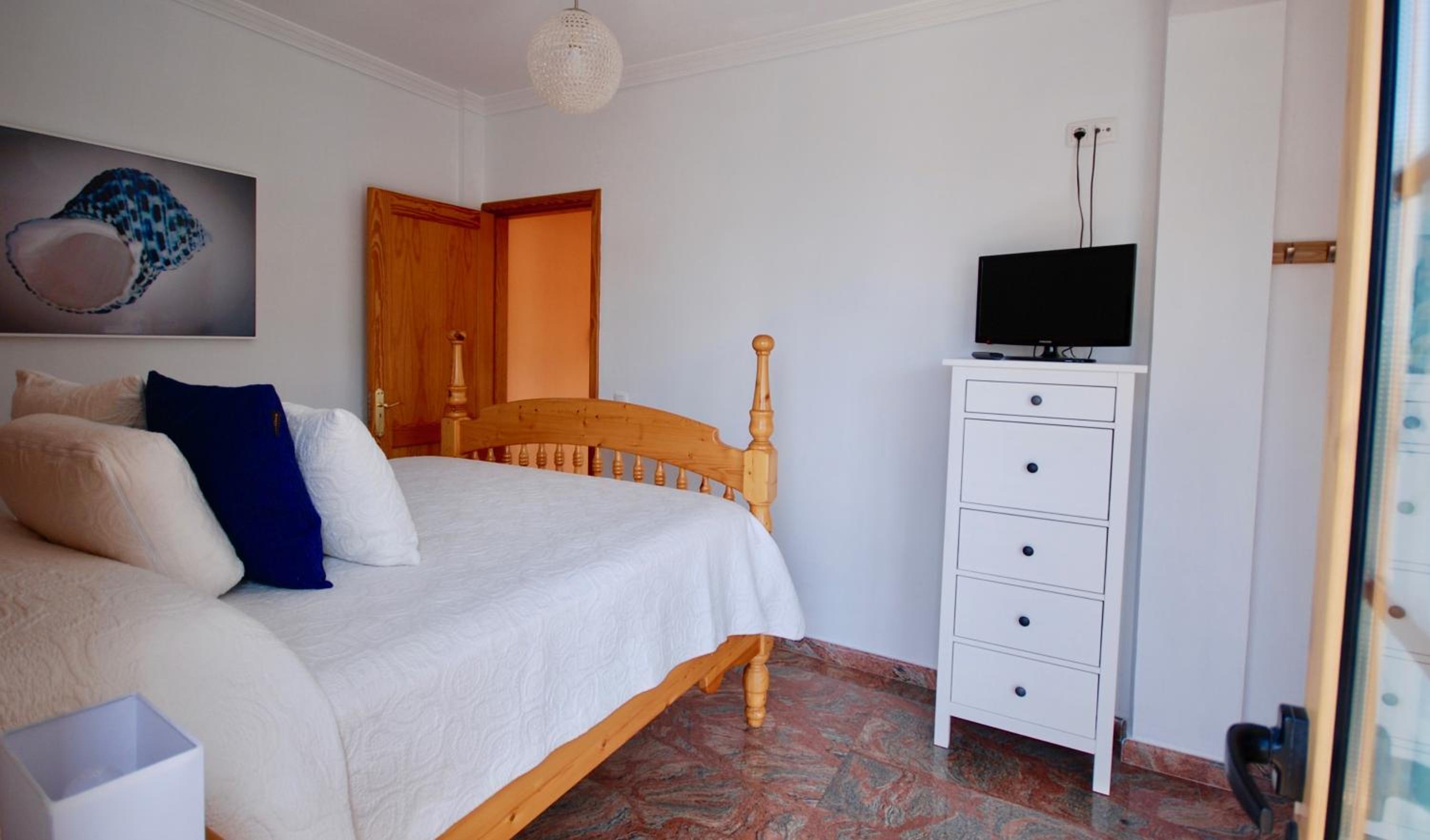 Apartment with Balcony - Photo 6