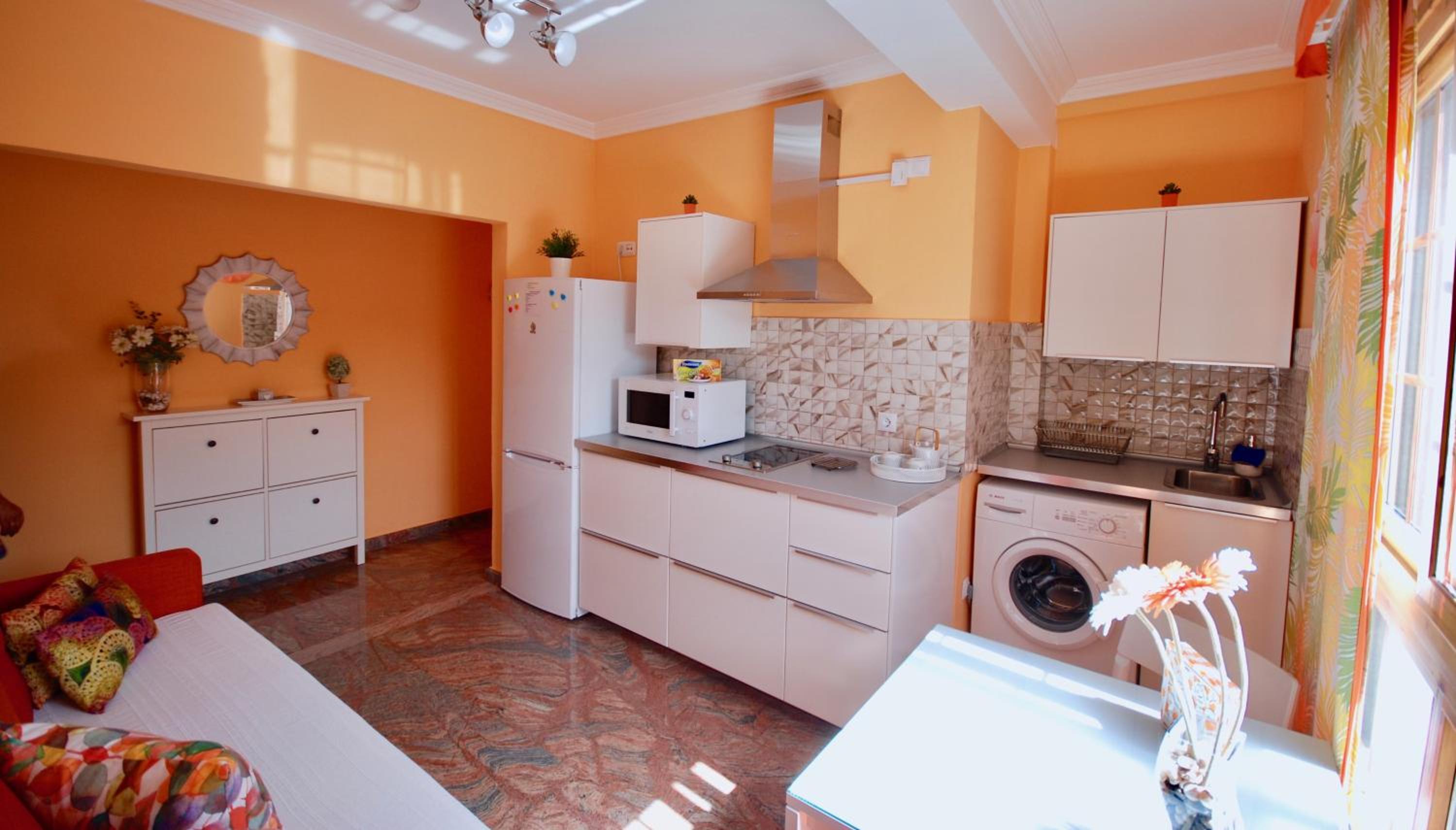 Apartment with Balcony - Photo 3