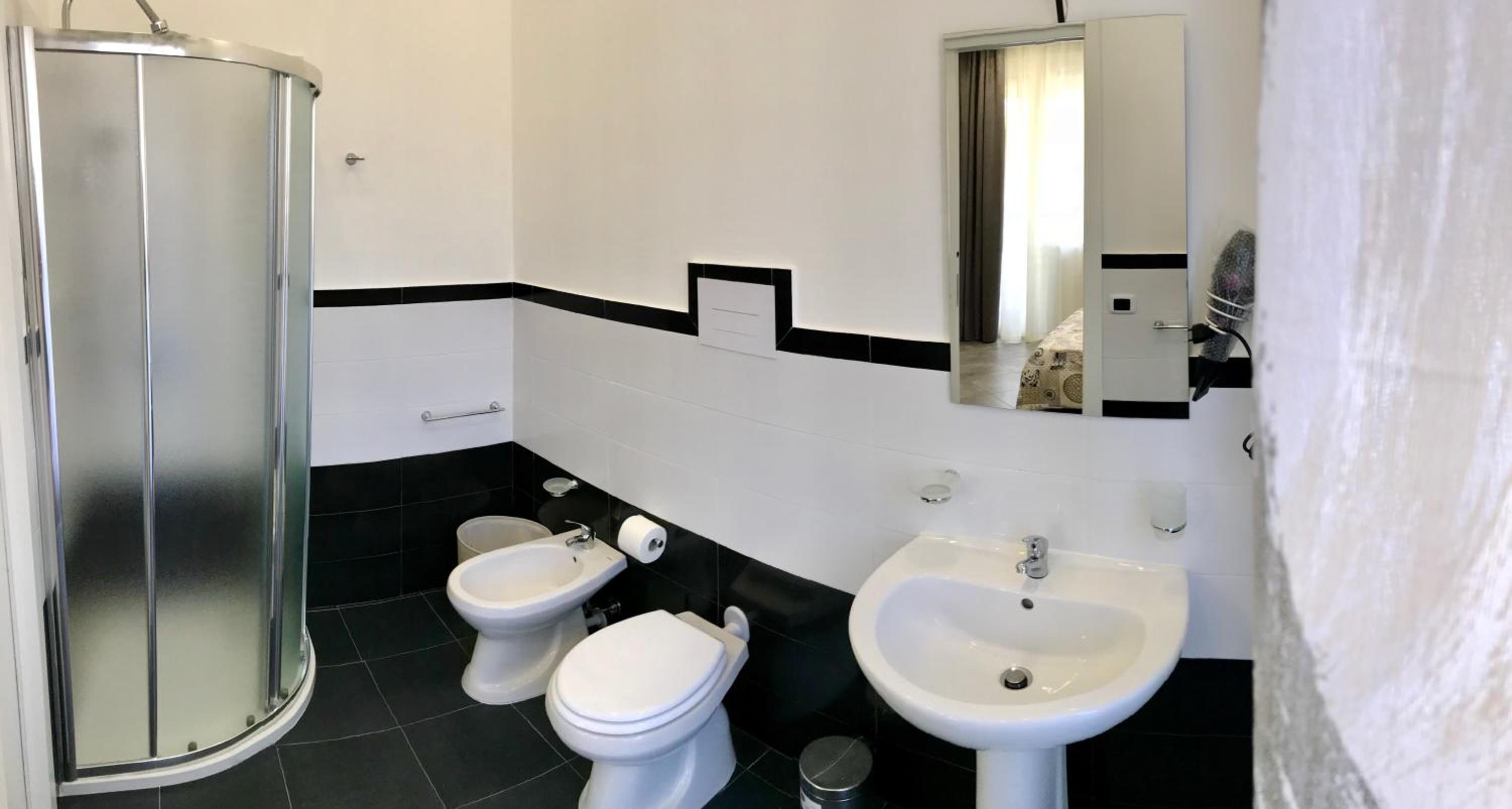 Double Room with Balcony (2 Adults + 1 Child) photo 2