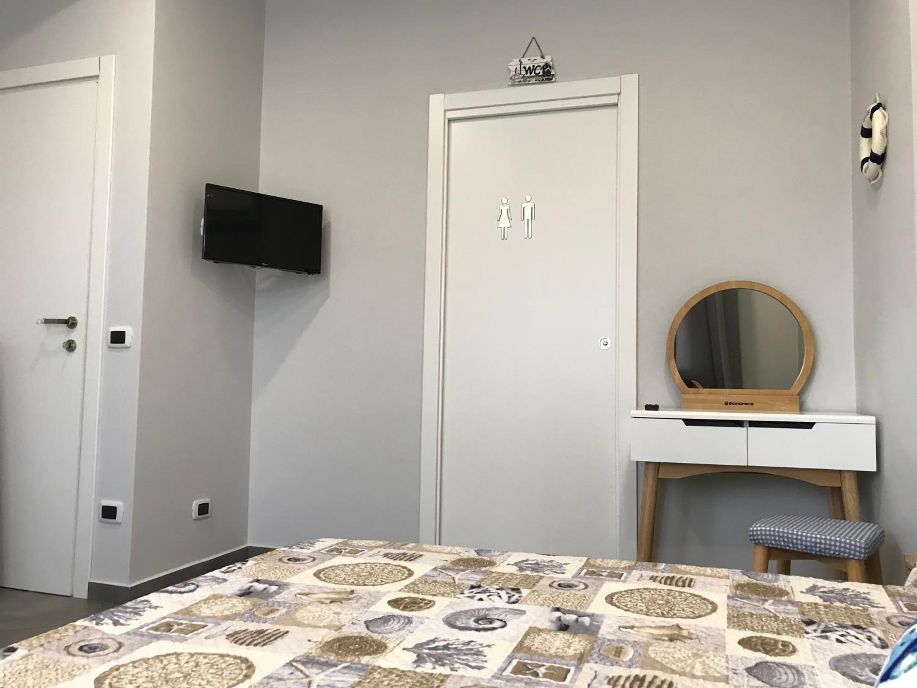 Double Room with Balcony (2 Adults + 1 Child) photo 3