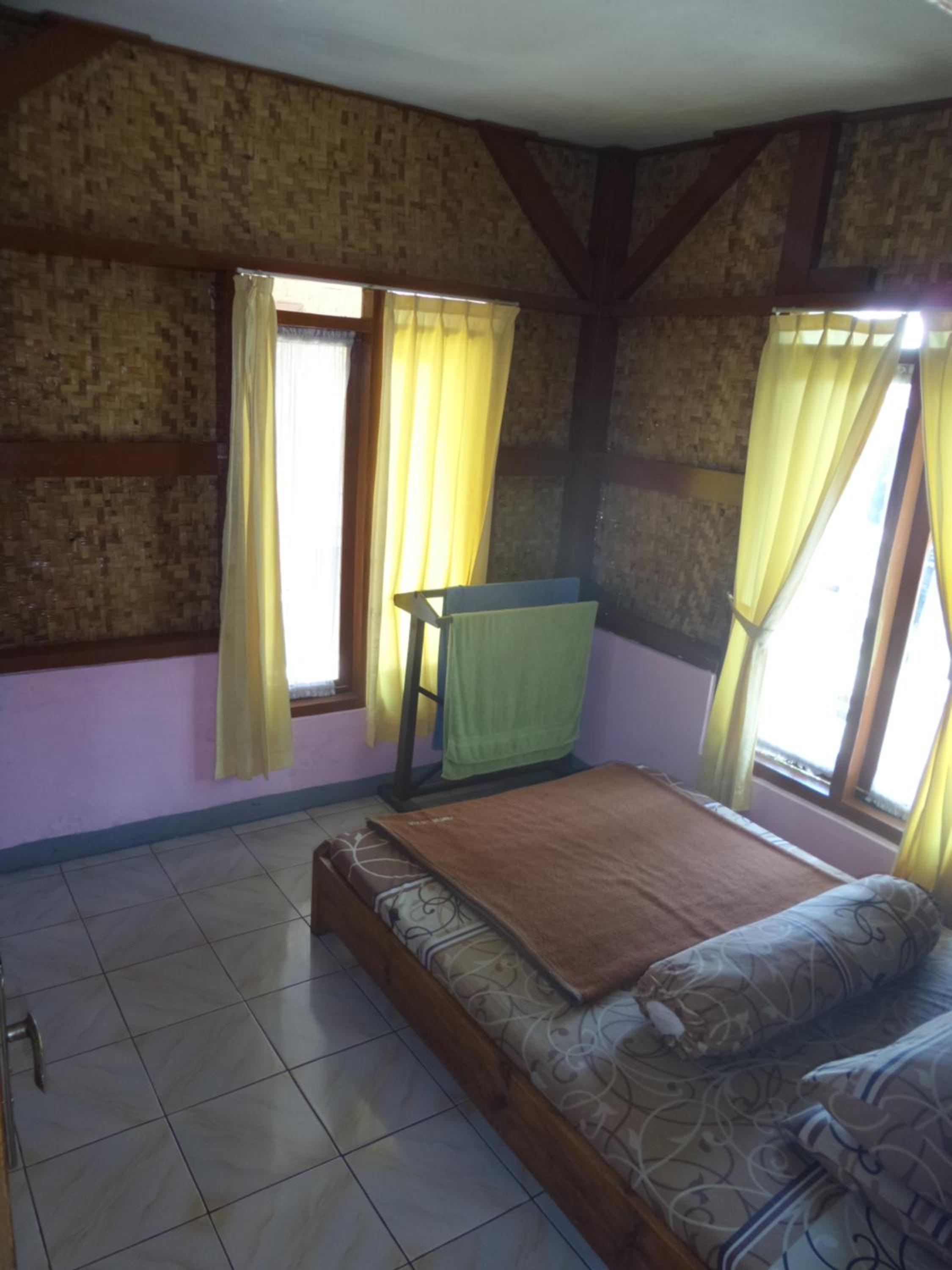 Cottage with Garden View - Photo 1