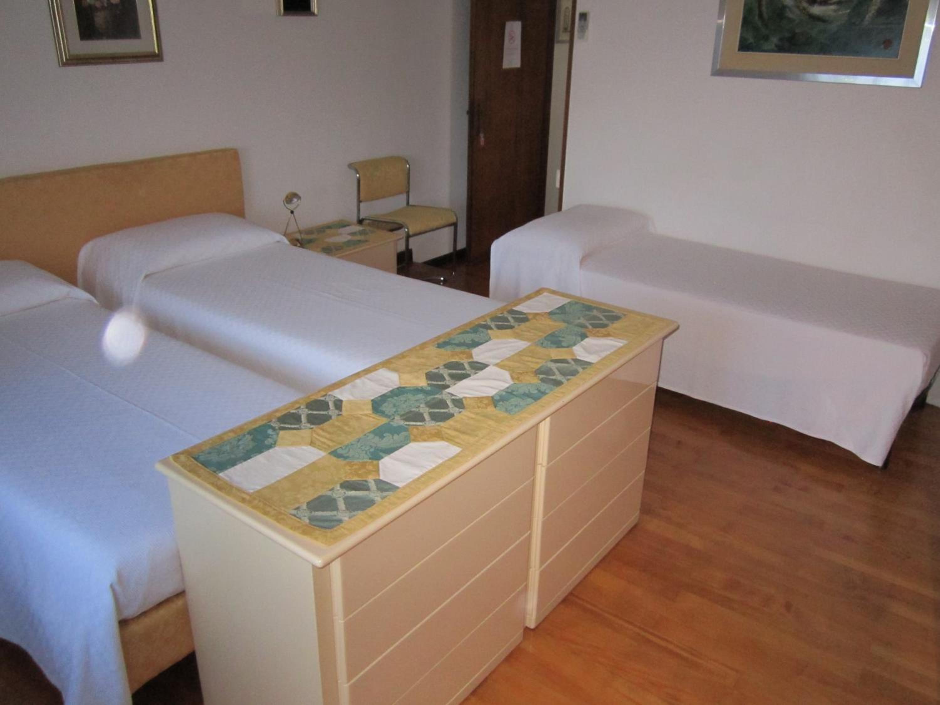Double Or Twin Room With Private Bathroom photo 3