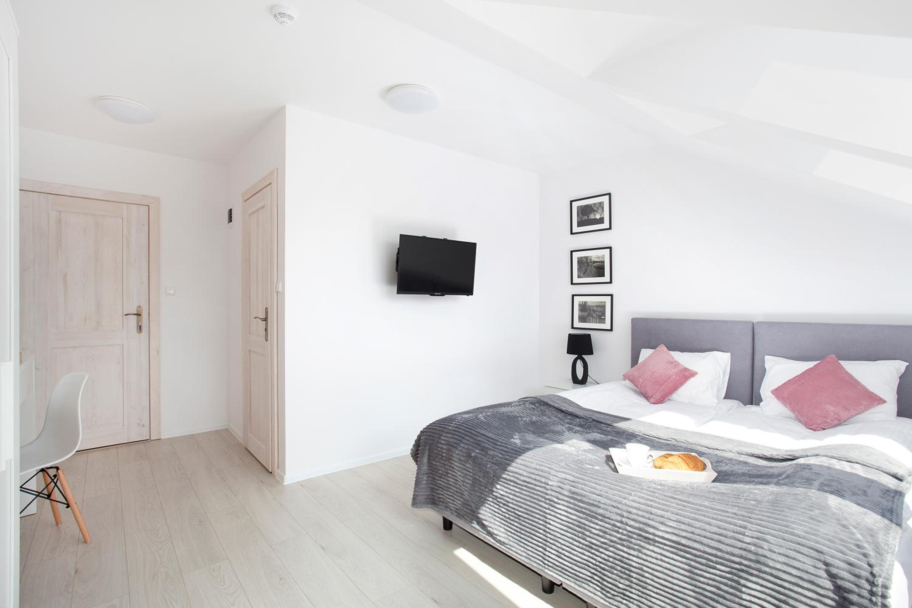 Double Room with Private Bathroom - Photo 3