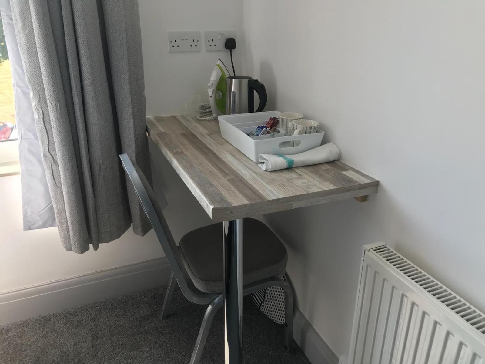 Double or Twin Room with Private Bathroom - Photo 2