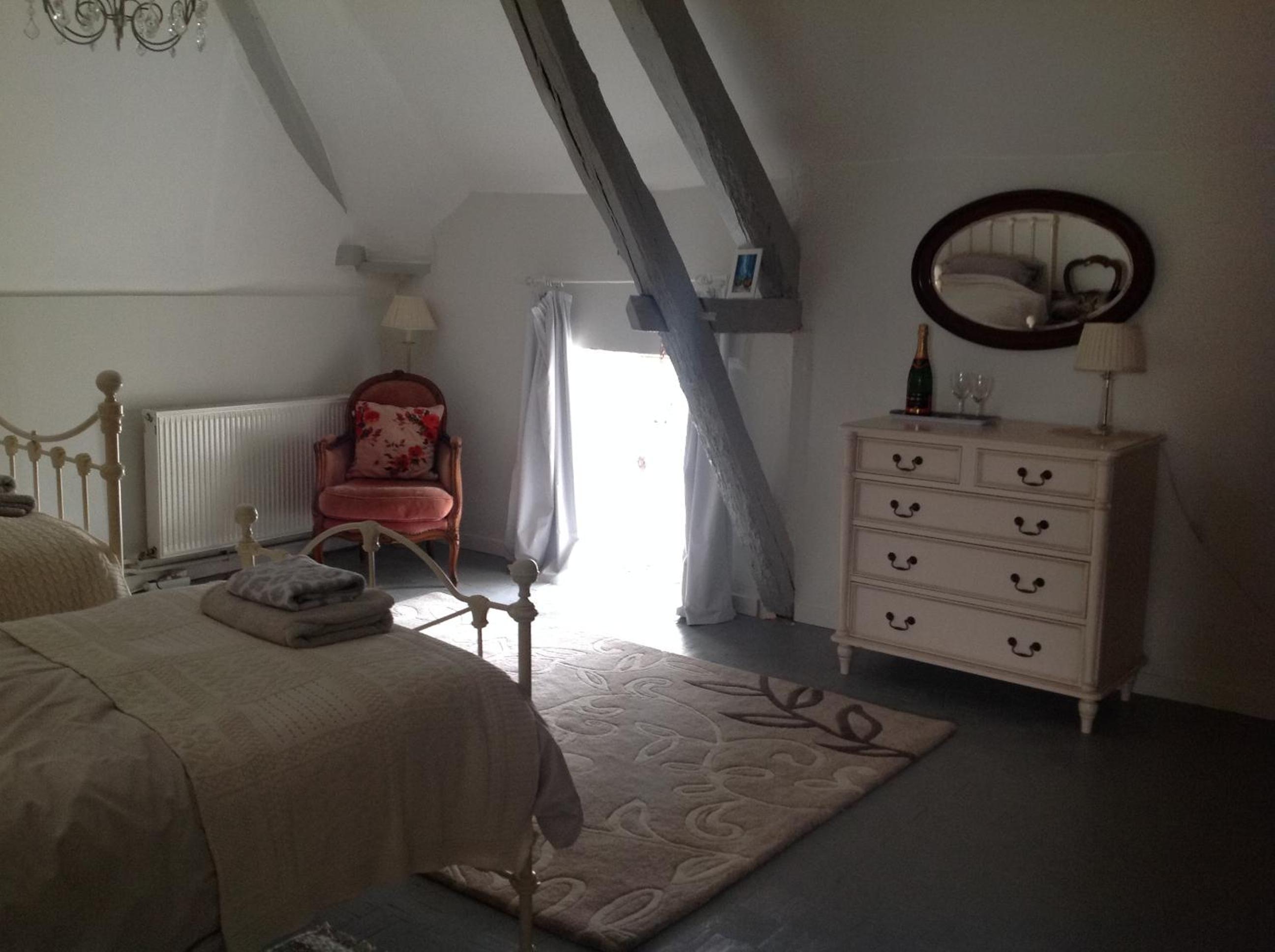 Deluxe Twin Room - Photo 11