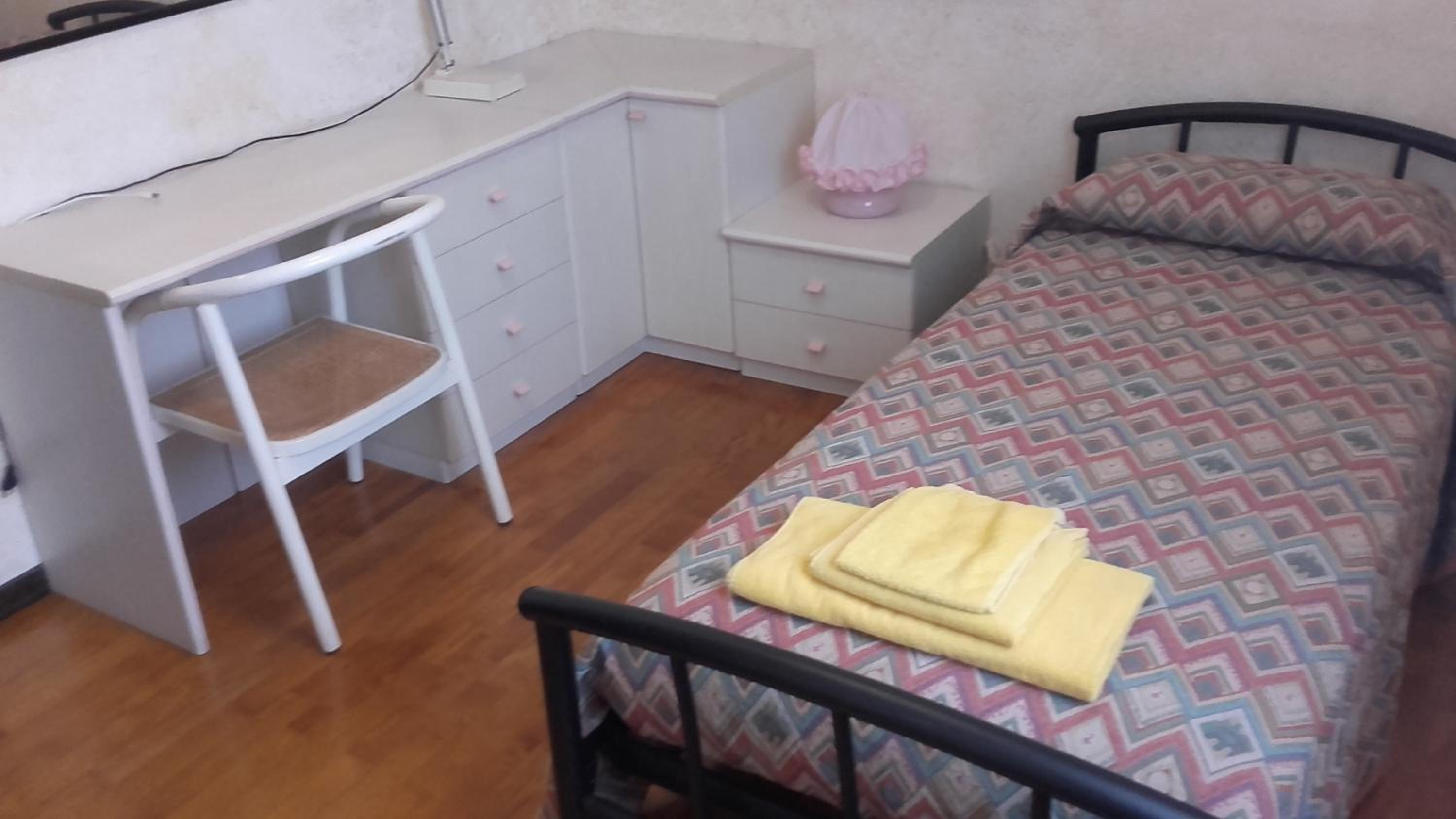 Single Room With Shared Bathroom photo 2