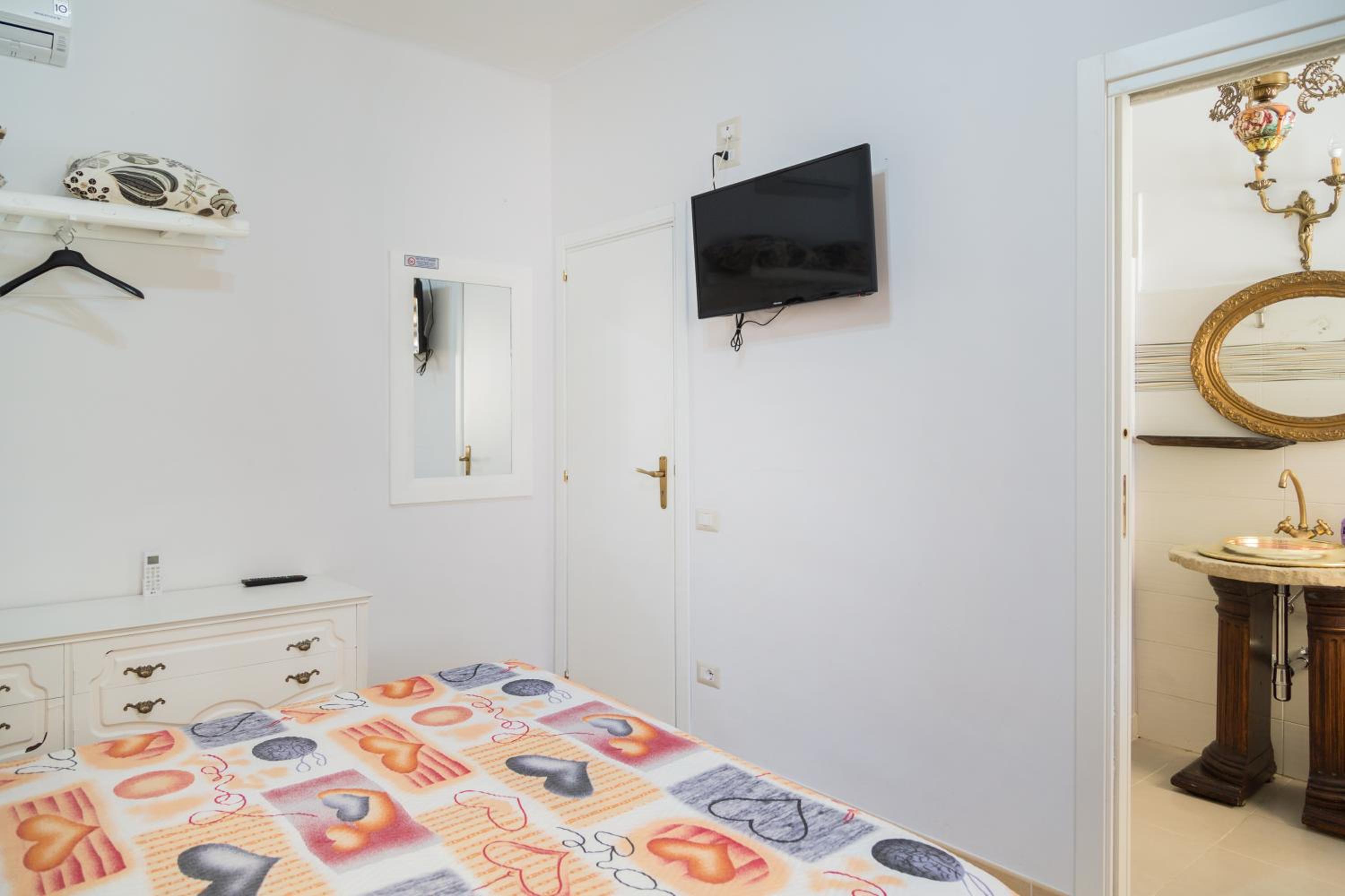 Standard Double Room photo 2