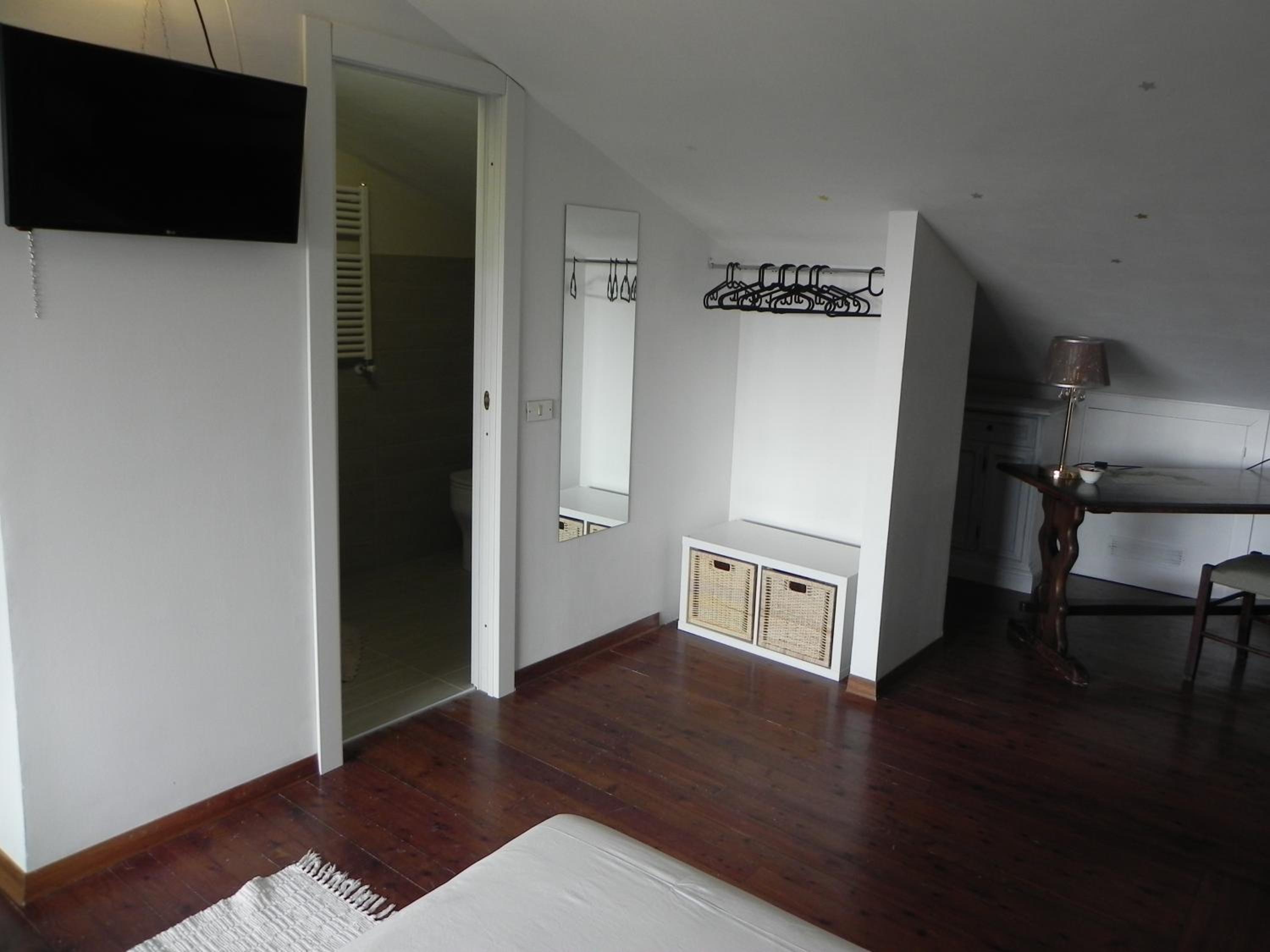 Double Room with Private Bathroom - Photo 1
