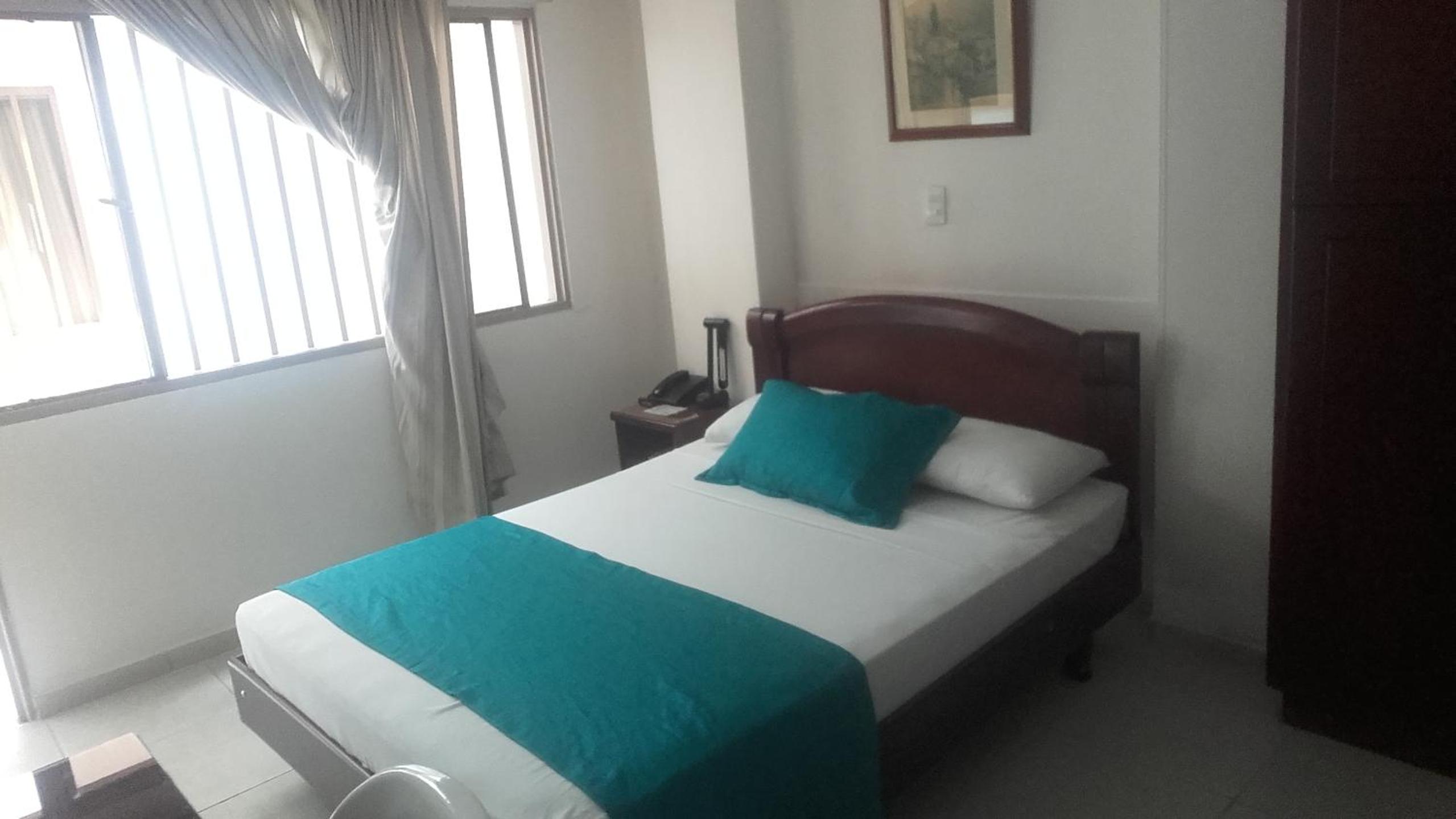 Single Room with Private Bathroom photo 3