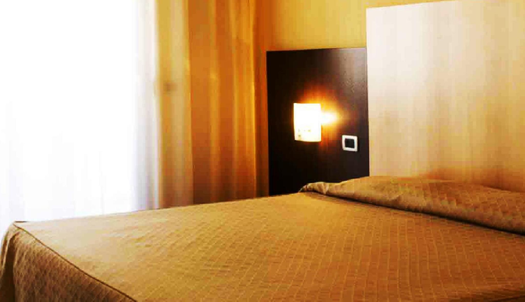 Double Room (1 Adult) - Photo 3