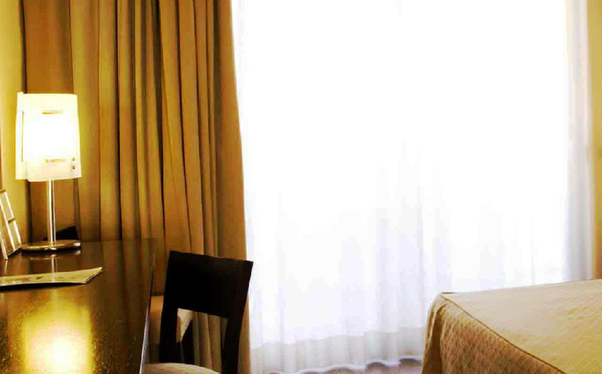 Standard Double or Twin Room - Photo 3