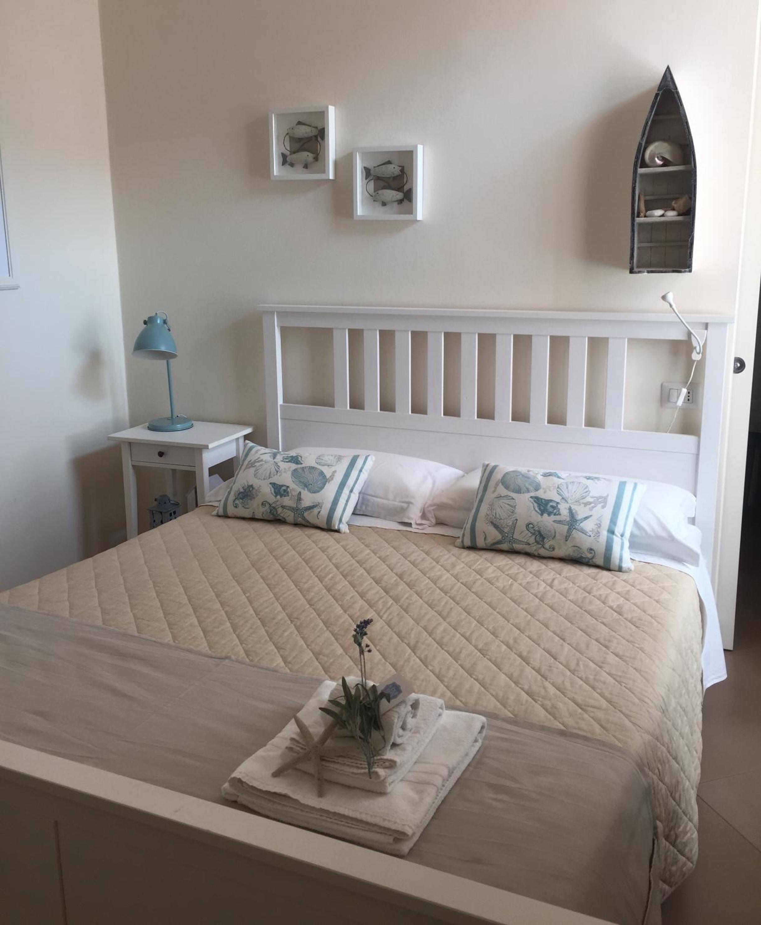 Double Room with Private Bathroom - Photo 8