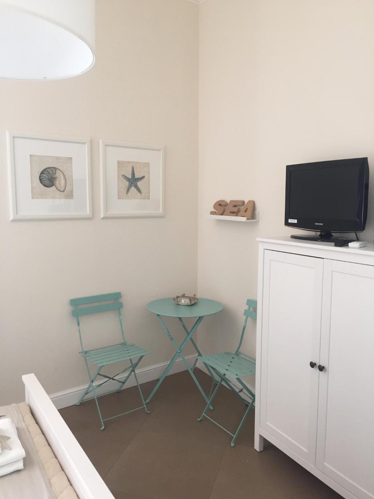 Double Room with Private Bathroom - Photo 2