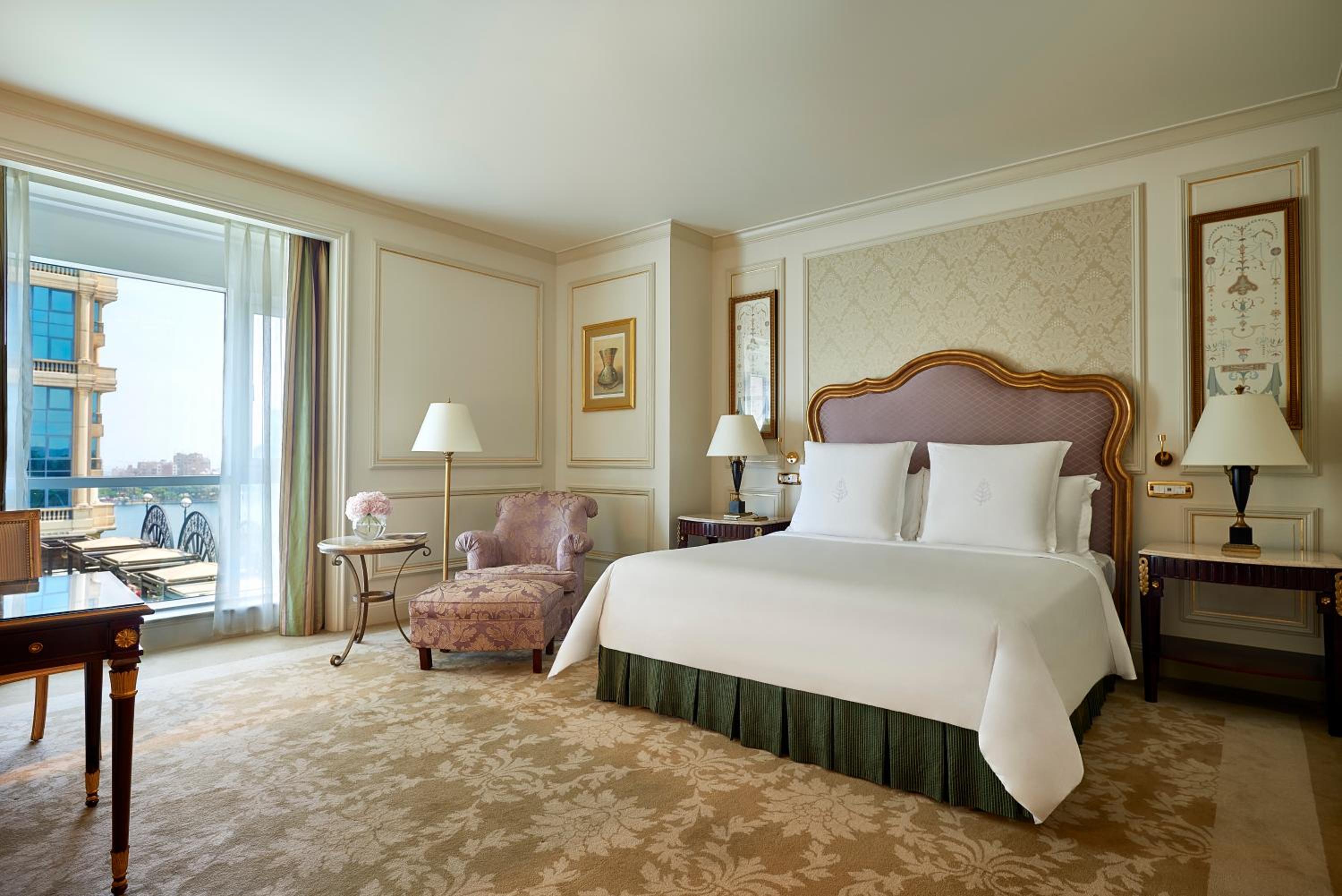 Deluxe Room - King Bed - Photo 1
