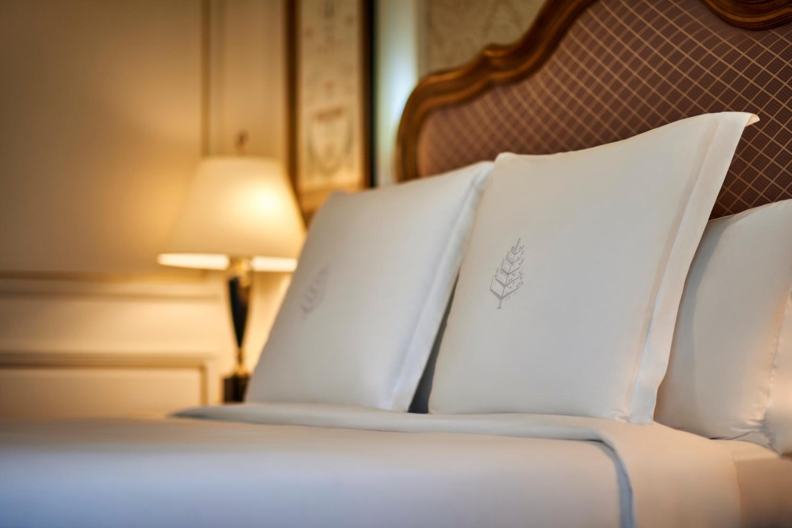 Superior Room - King Bed - Photo 1