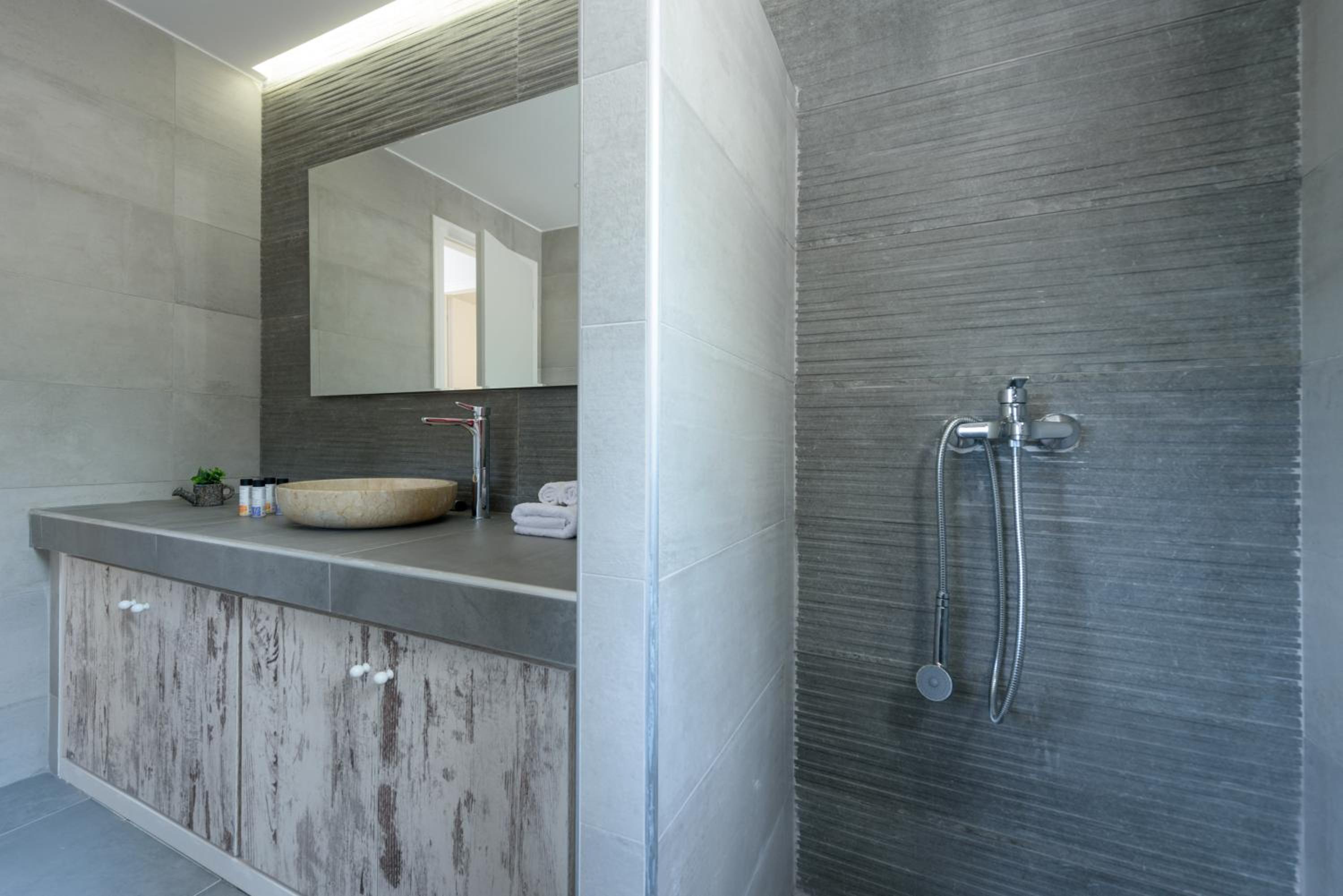 Luxury Quadruple Room - Photo 18