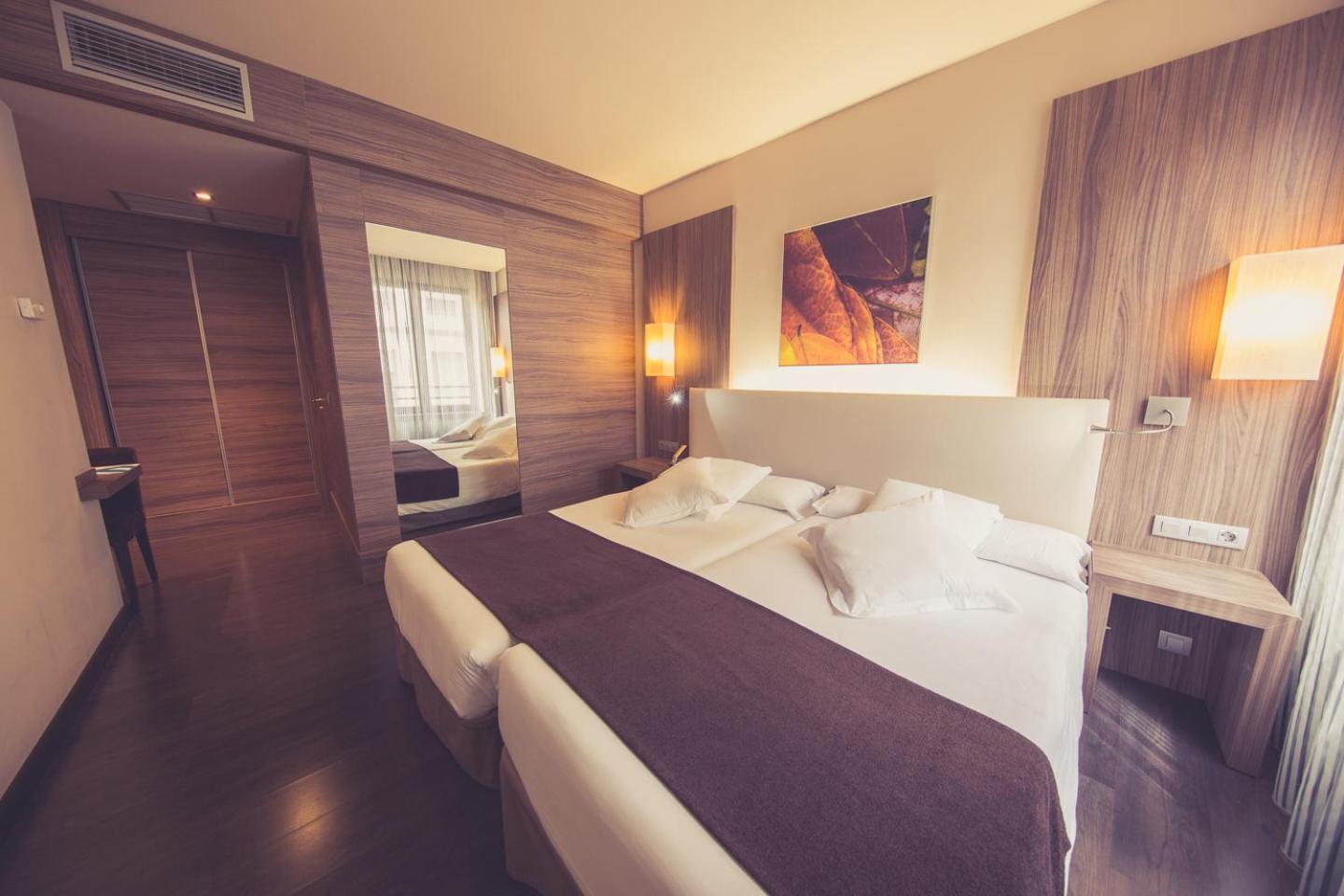 Double or Twin Room - Photo 9