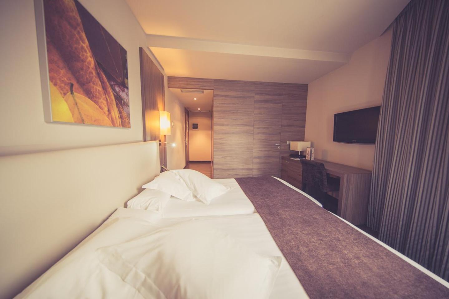 Double or Twin Room - Photo 1