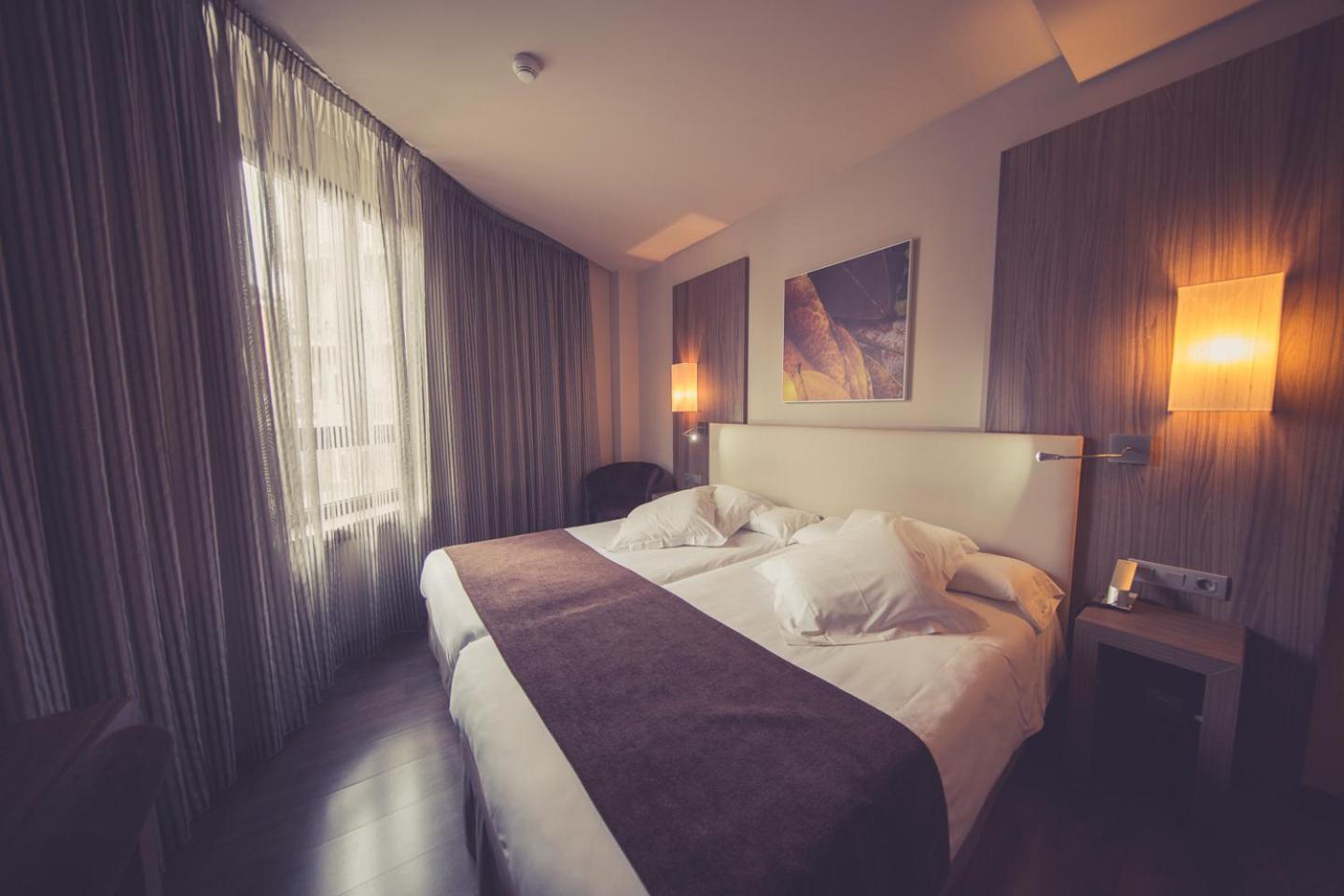 Double or Twin Room - Photo 2