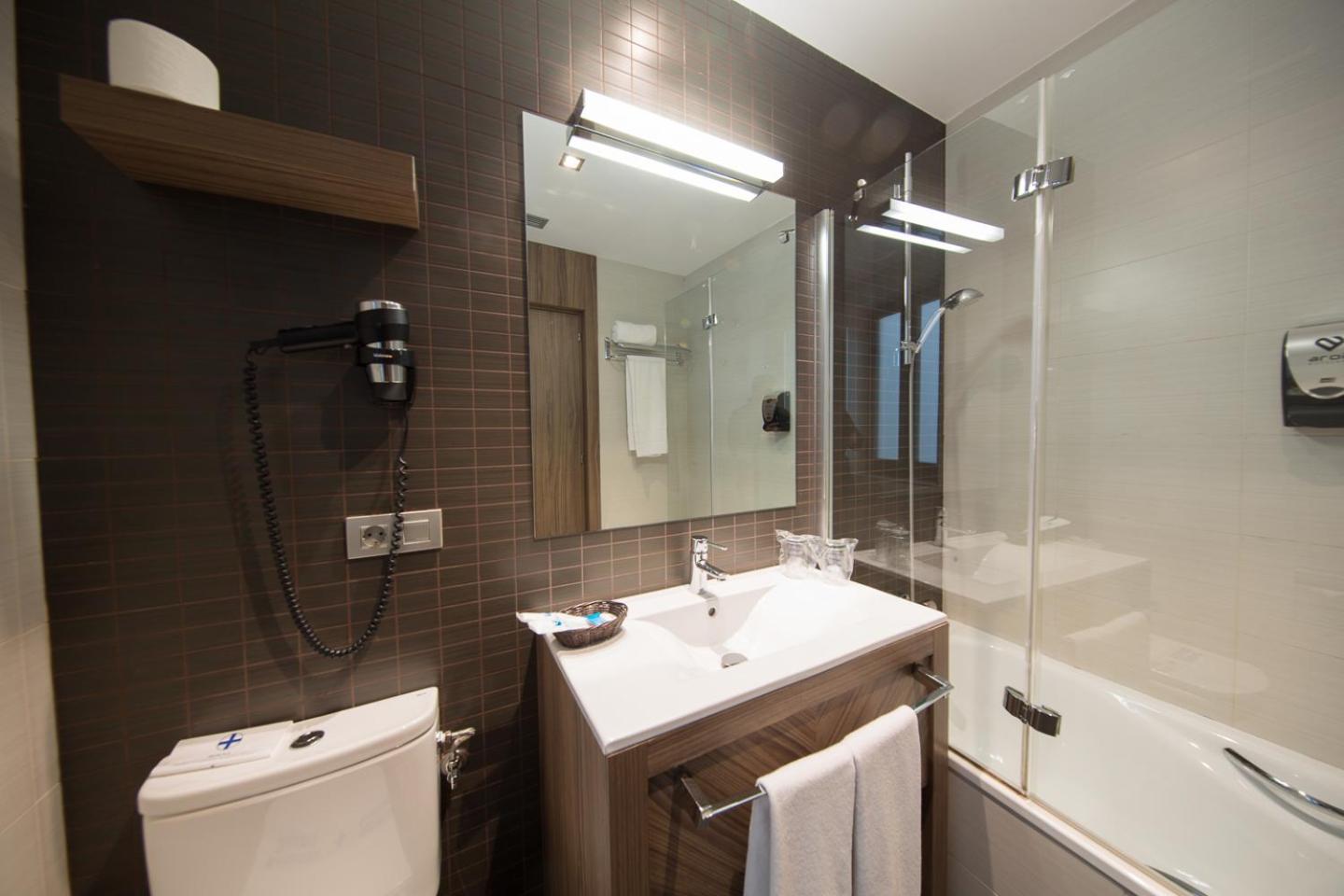 Double or Twin Room - Photo 7