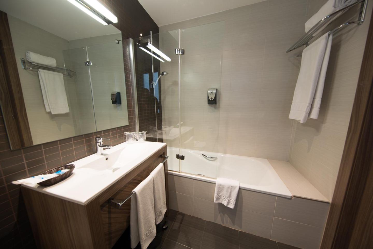 Double or Twin Room - Photo 4